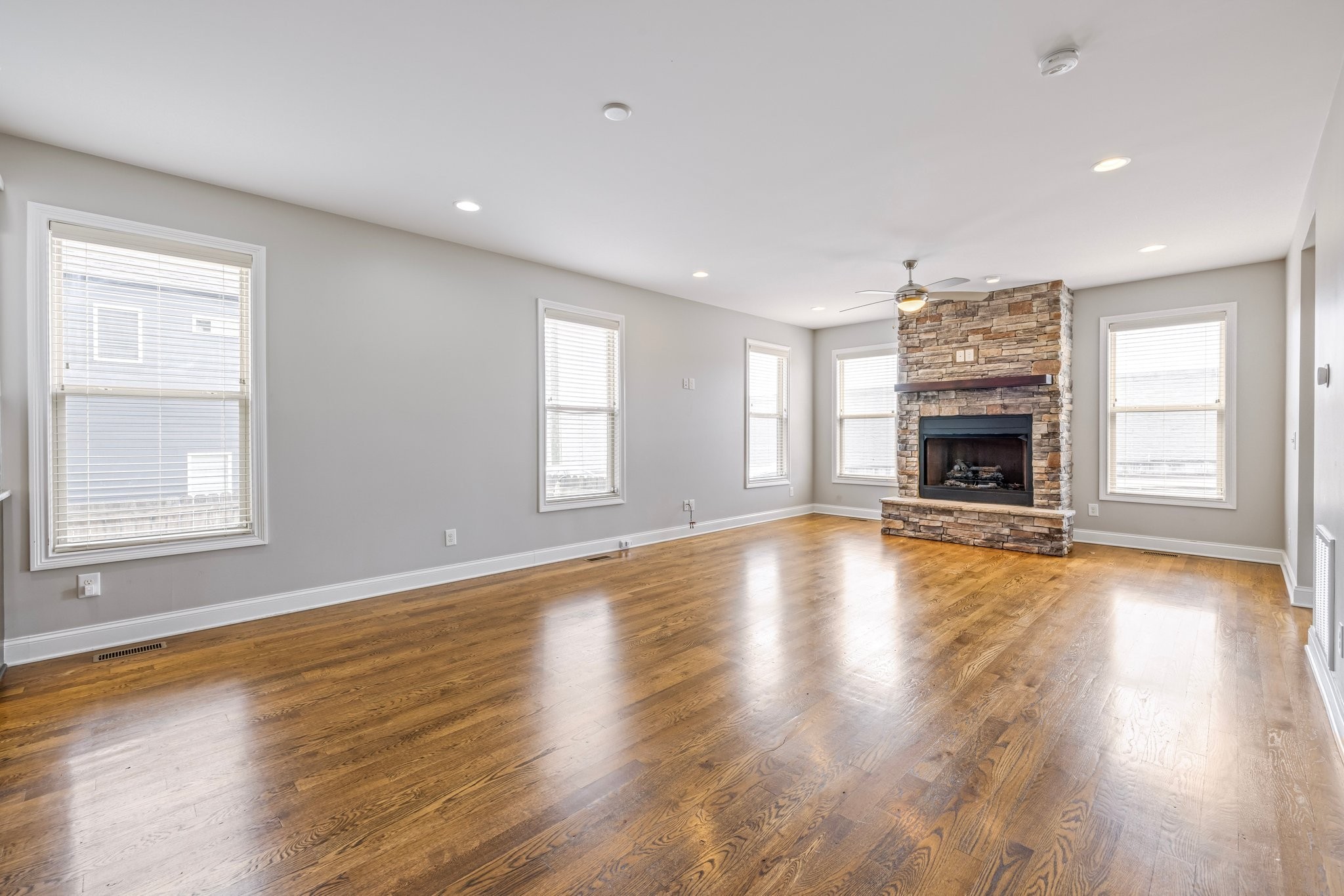 44 Twin St