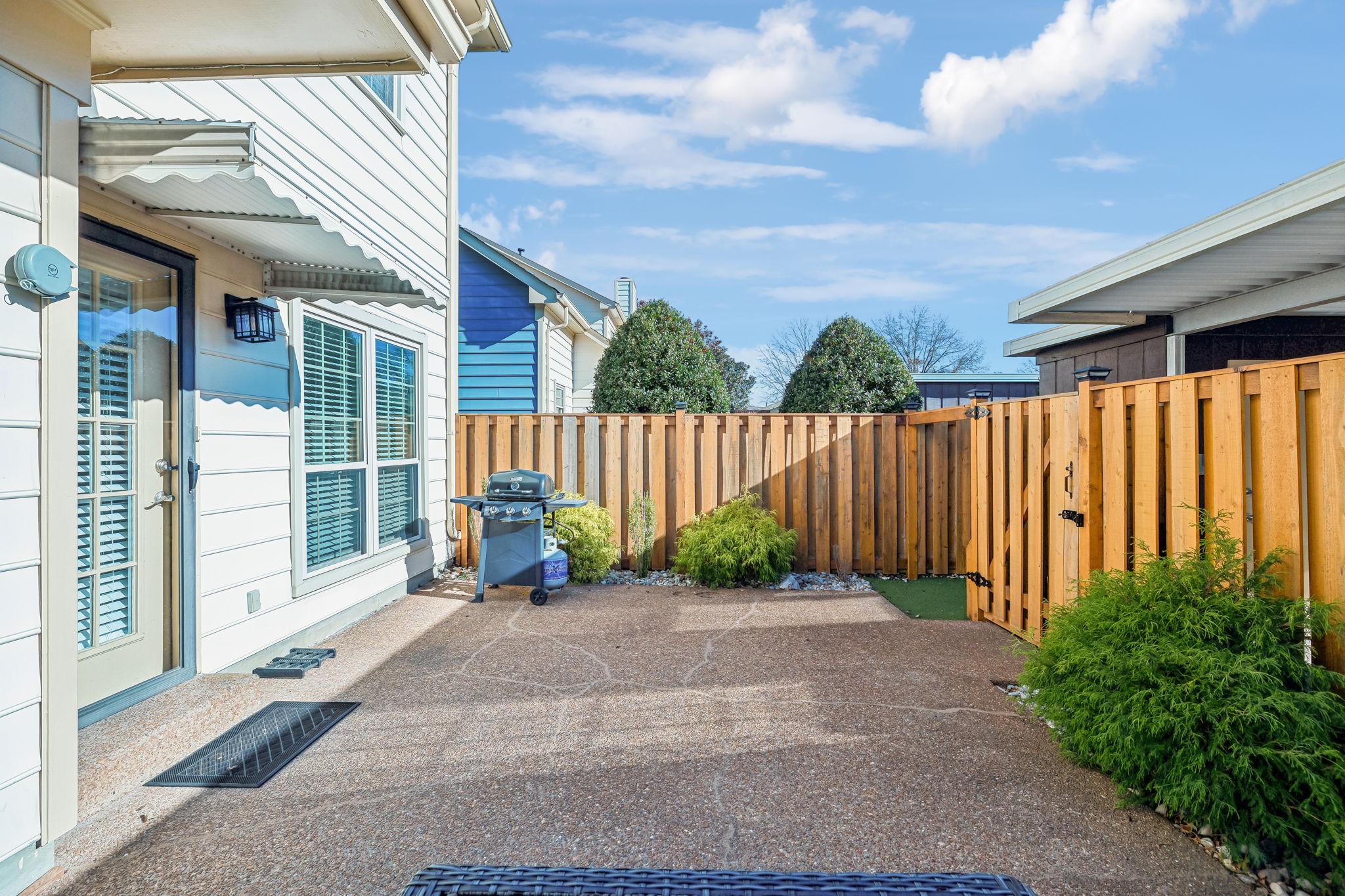 9102 Sawyer Brown Rd