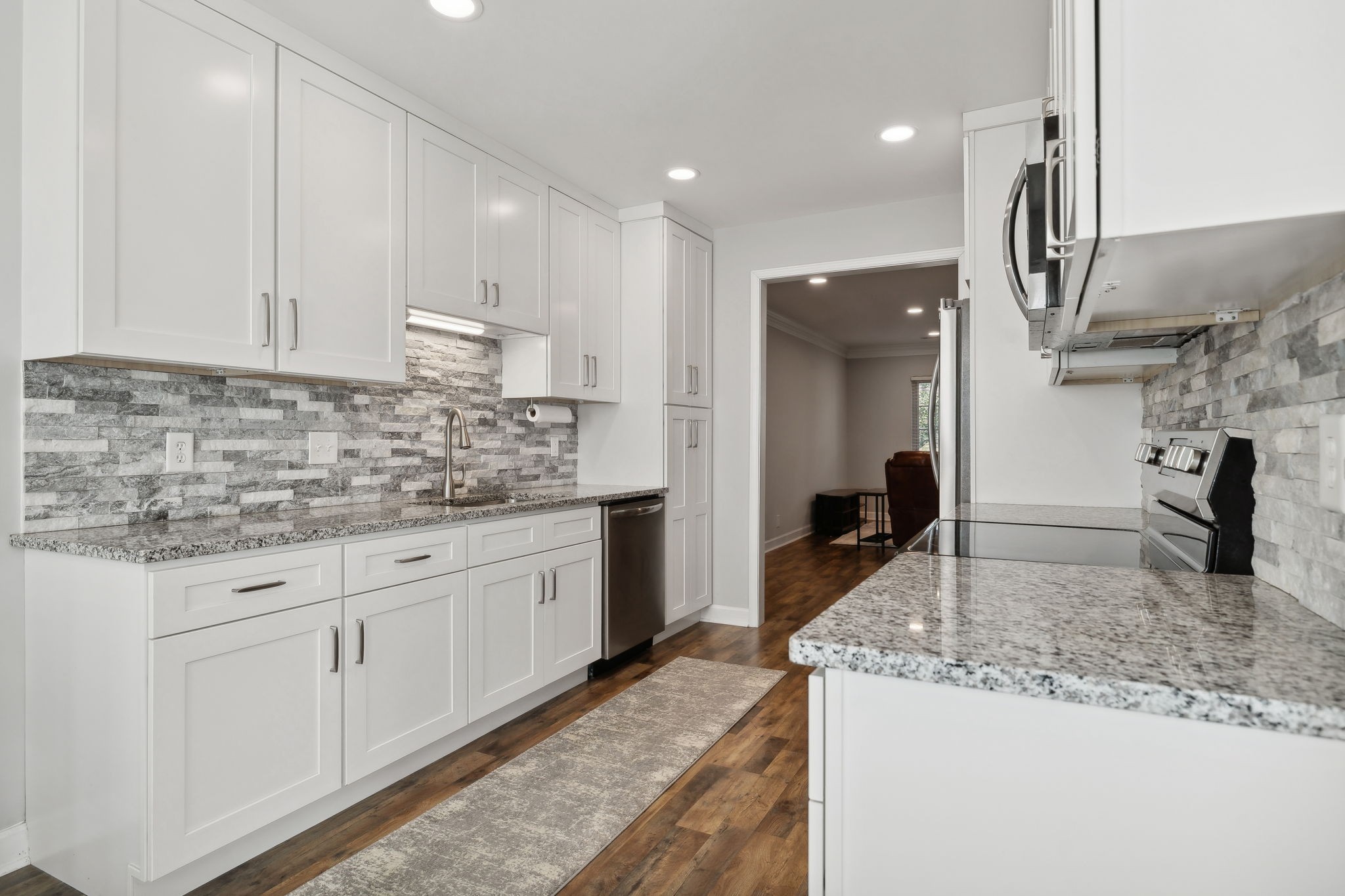 9102 Sawyer Brown Rd