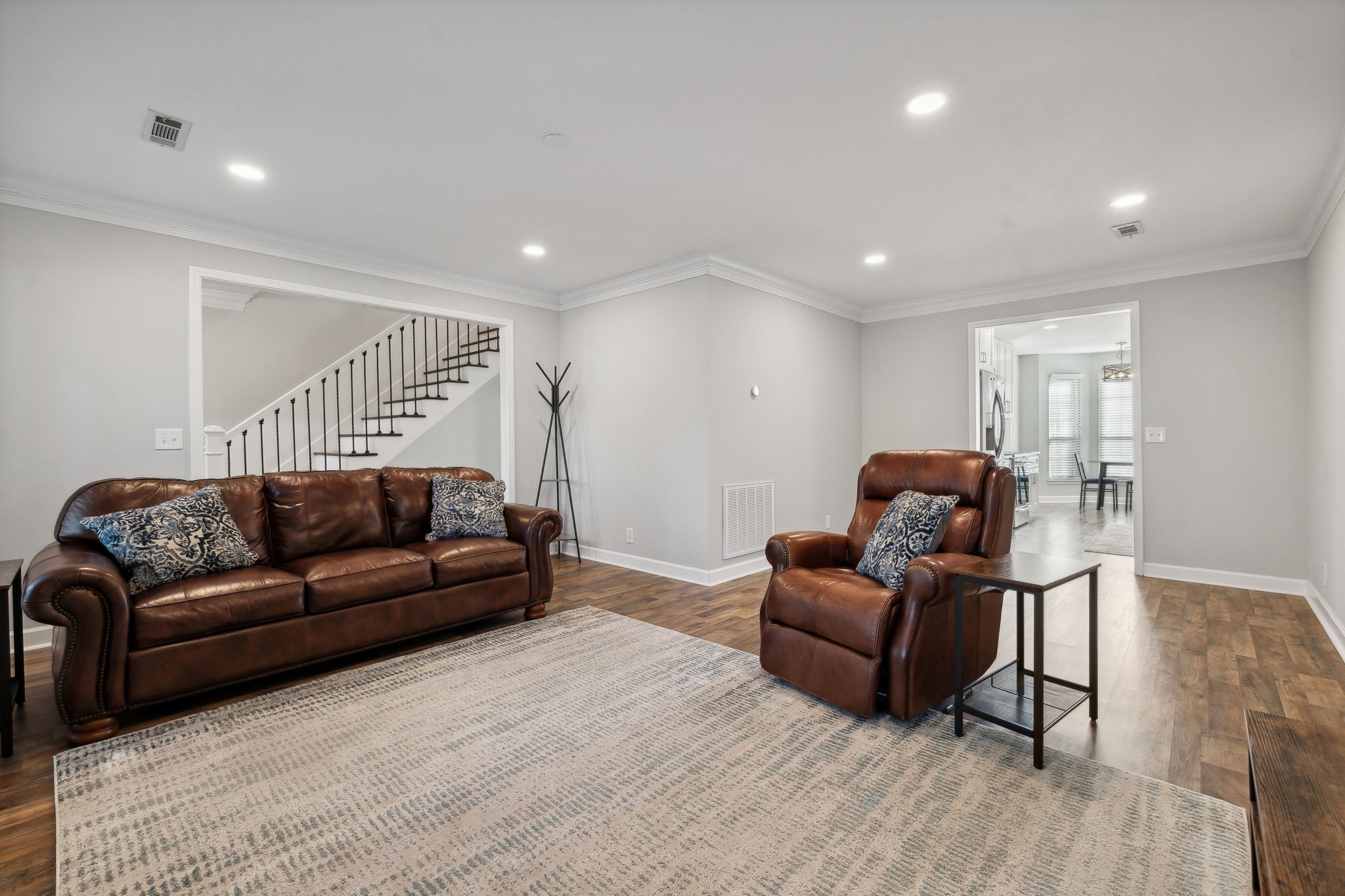 9102 Sawyer Brown Rd