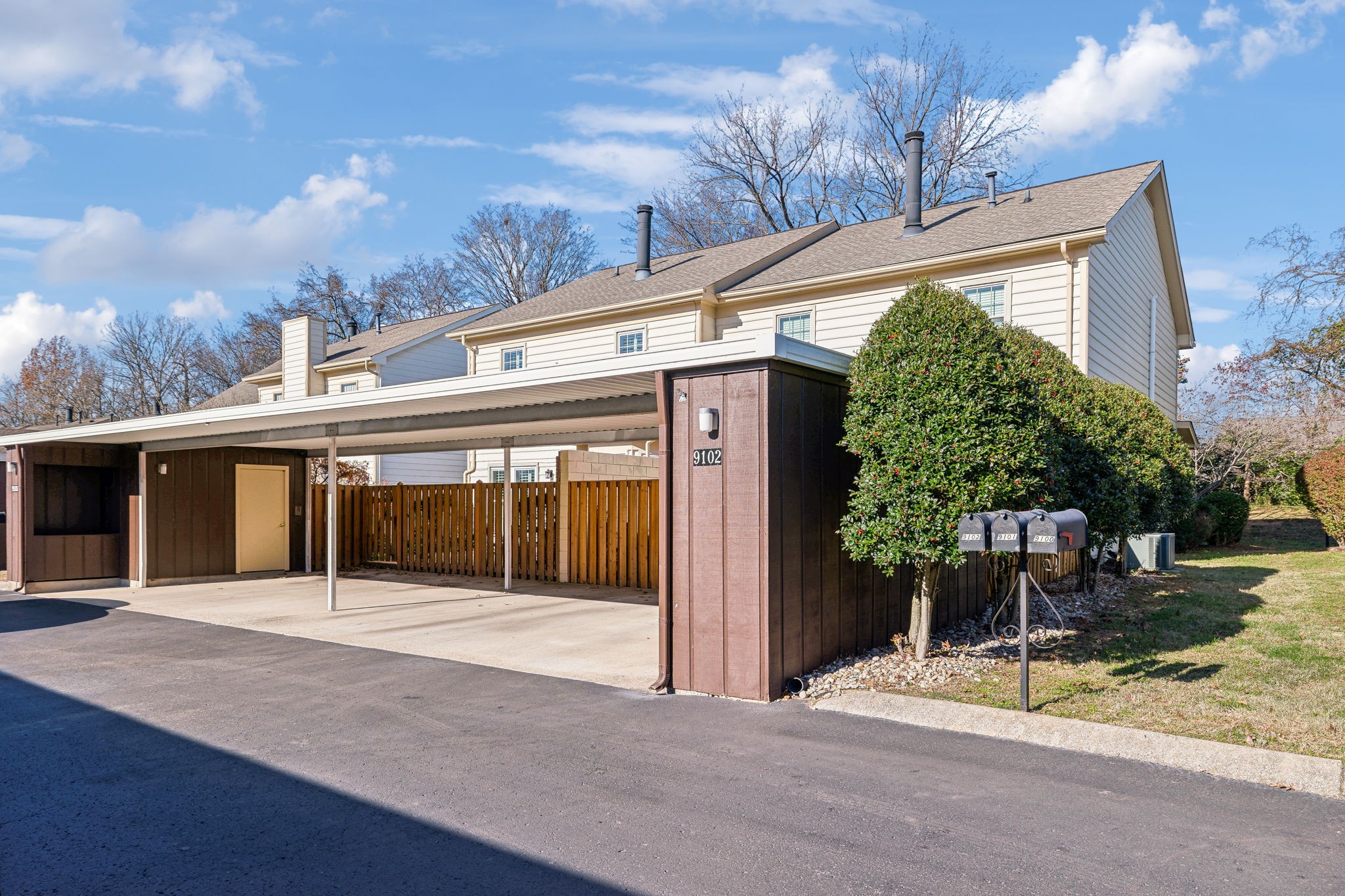 9102 Sawyer Brown Rd