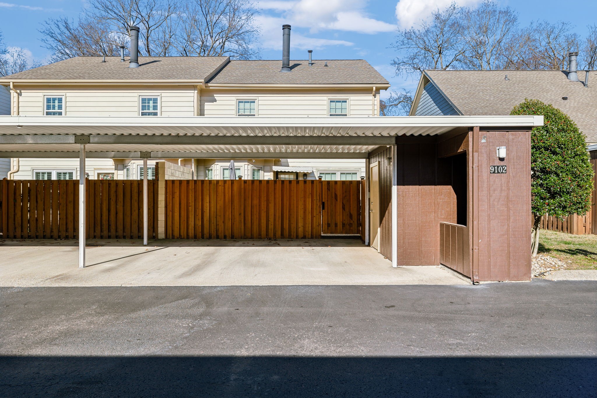 9102 Sawyer Brown Rd