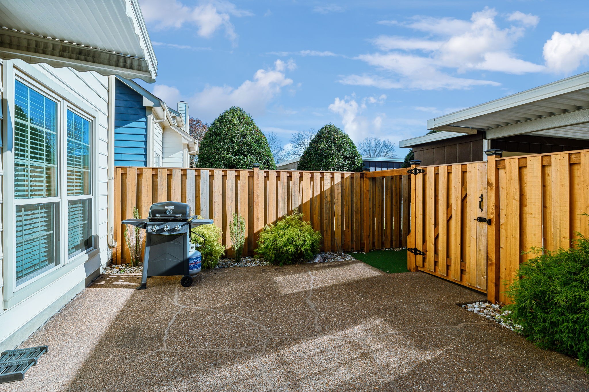 9102 Sawyer Brown Rd