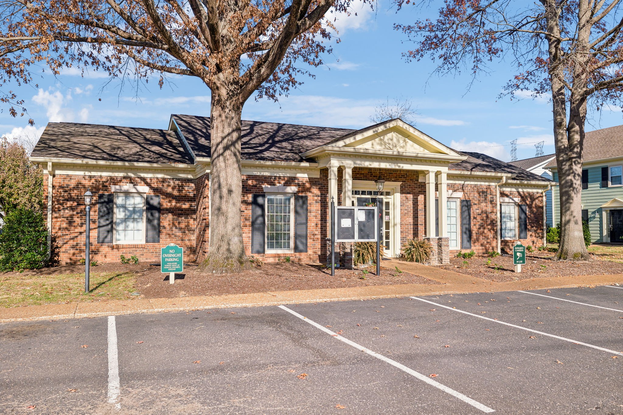 9102 Sawyer Brown Rd