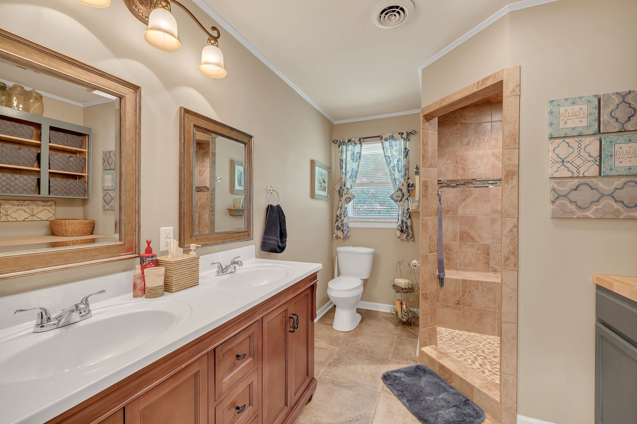 1106 N Washington St