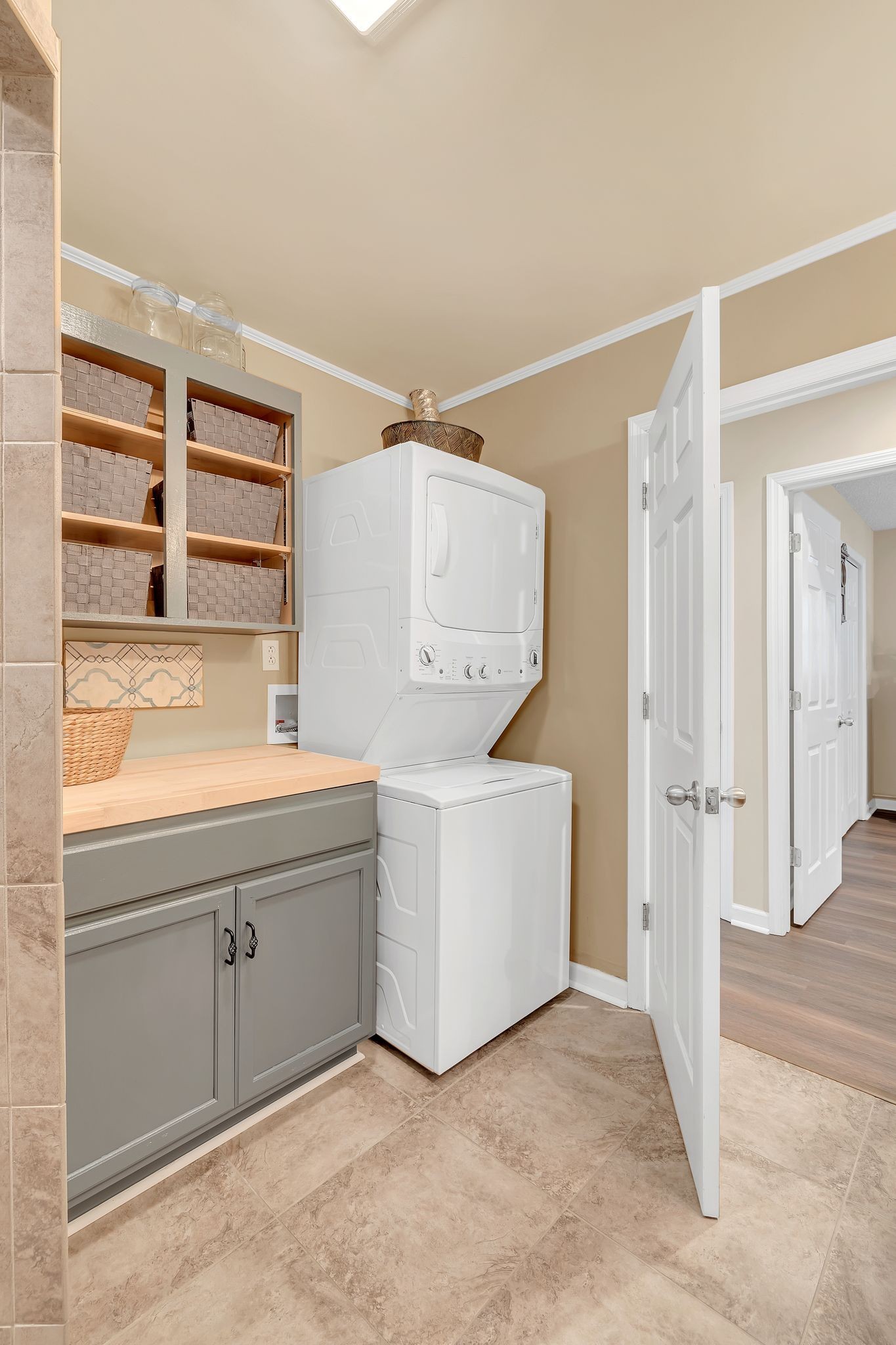 1106 N Washington St