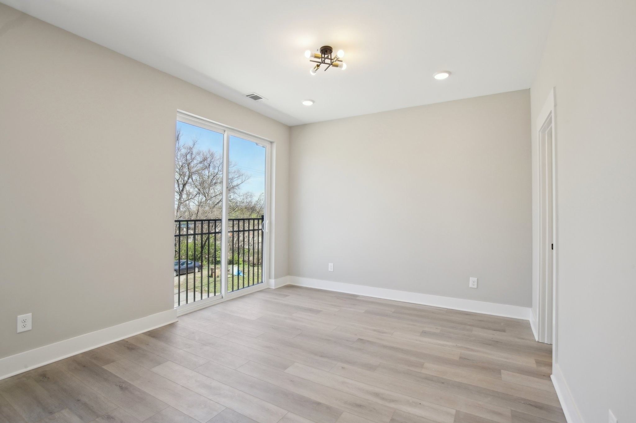 908 Anderson Ln Unit: 4