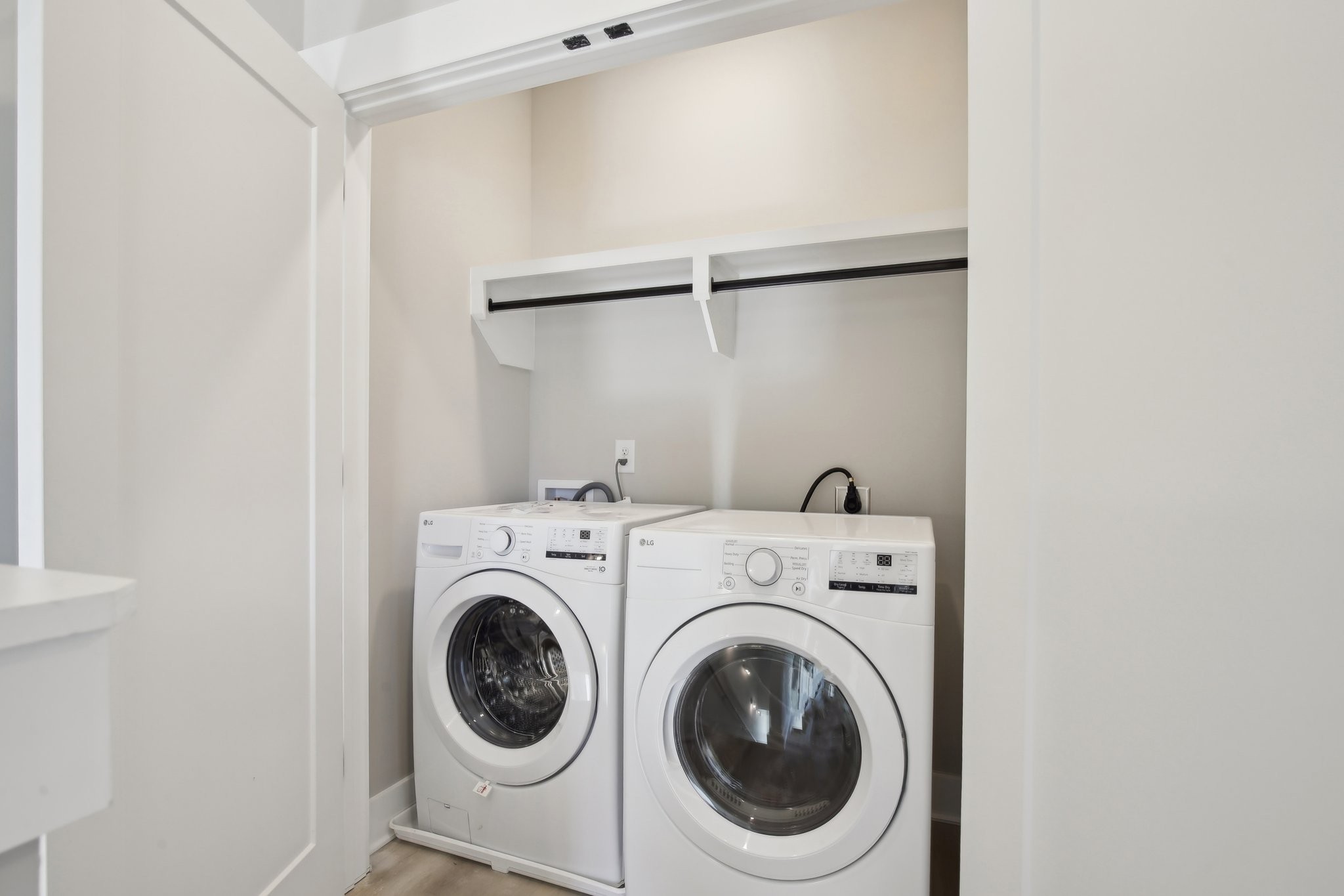 908 Anderson Ln Unit: 6