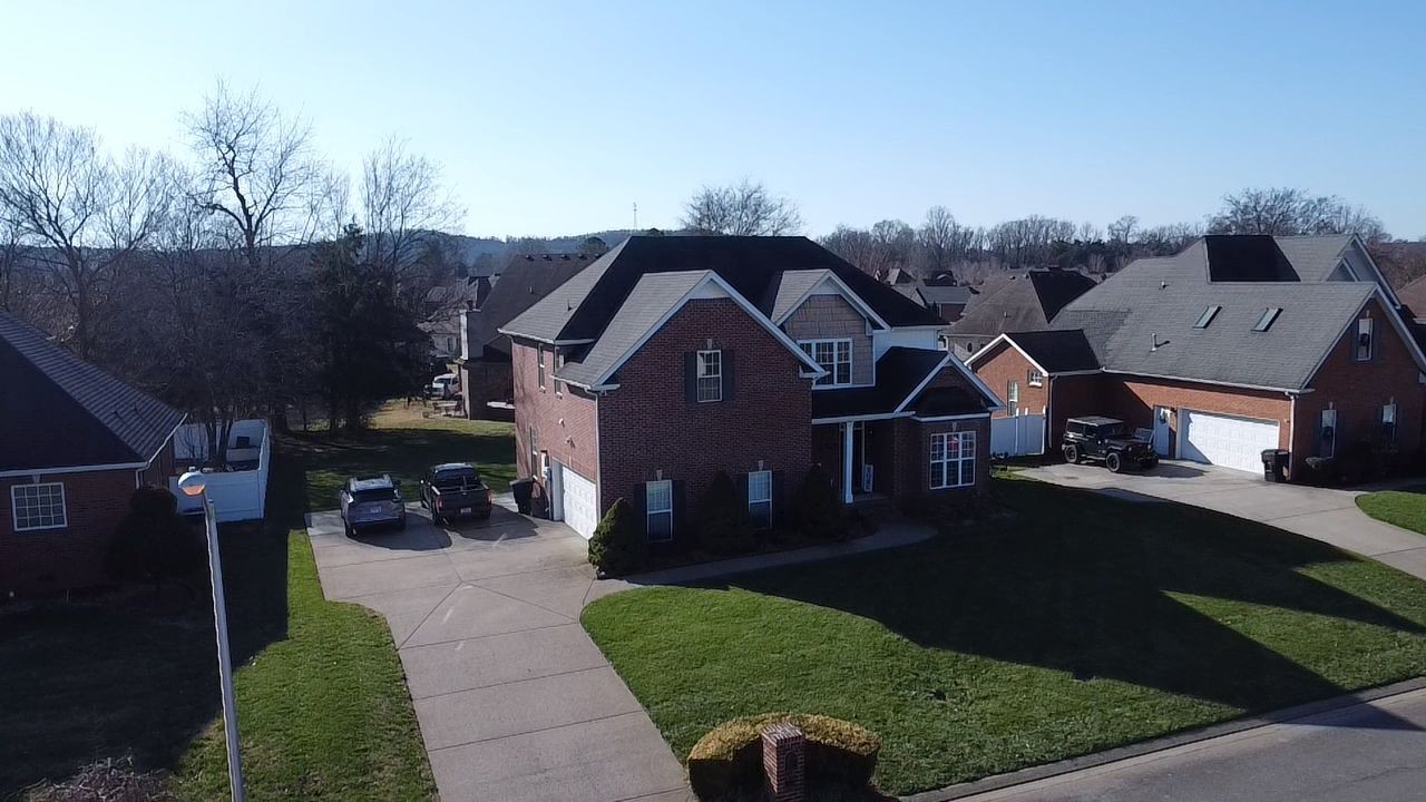 370 Sayre Ln