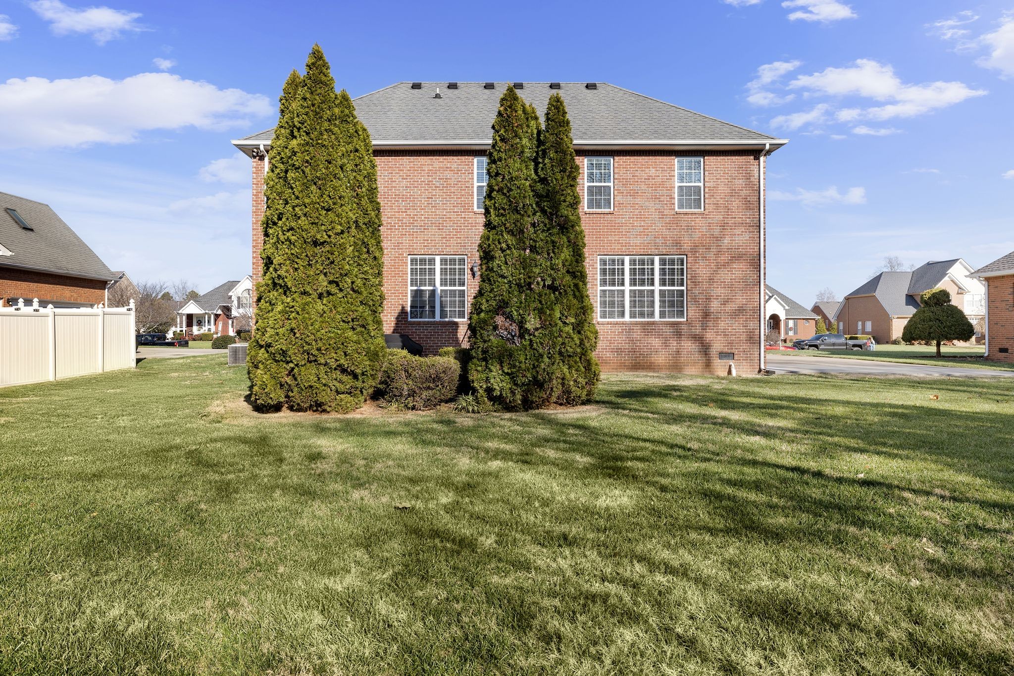 370 Sayre Ln