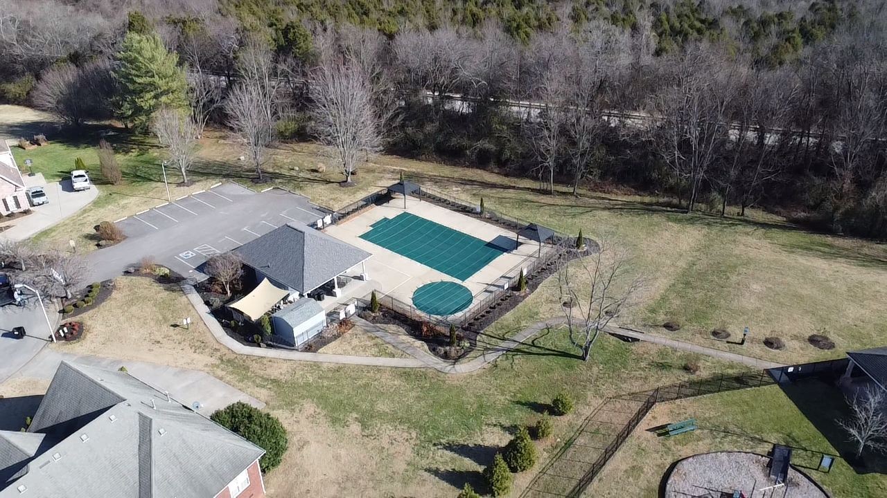 370 Sayre Ln