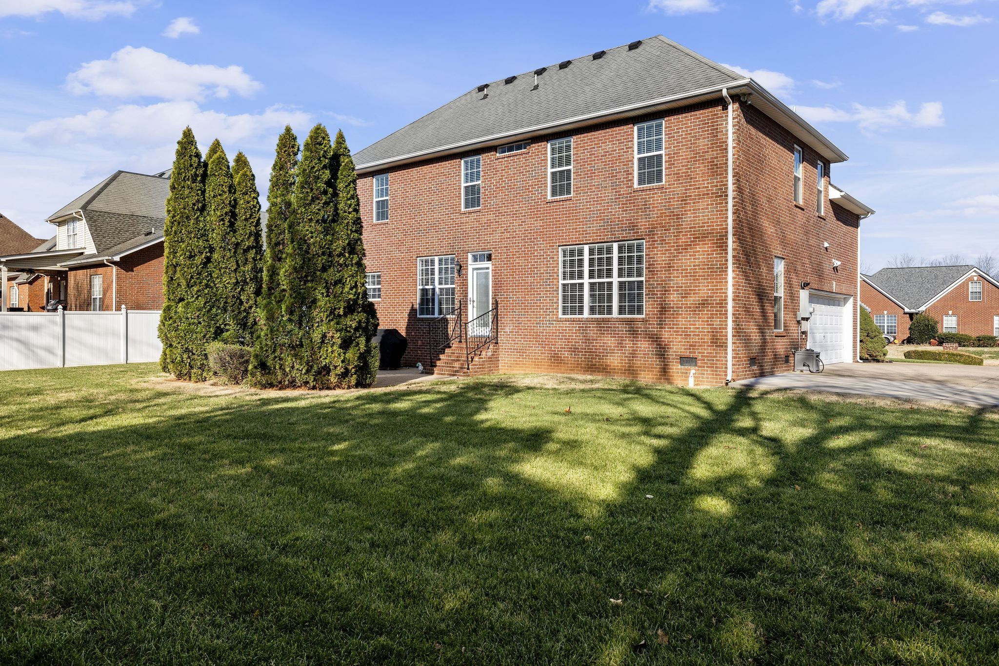 370 Sayre Ln