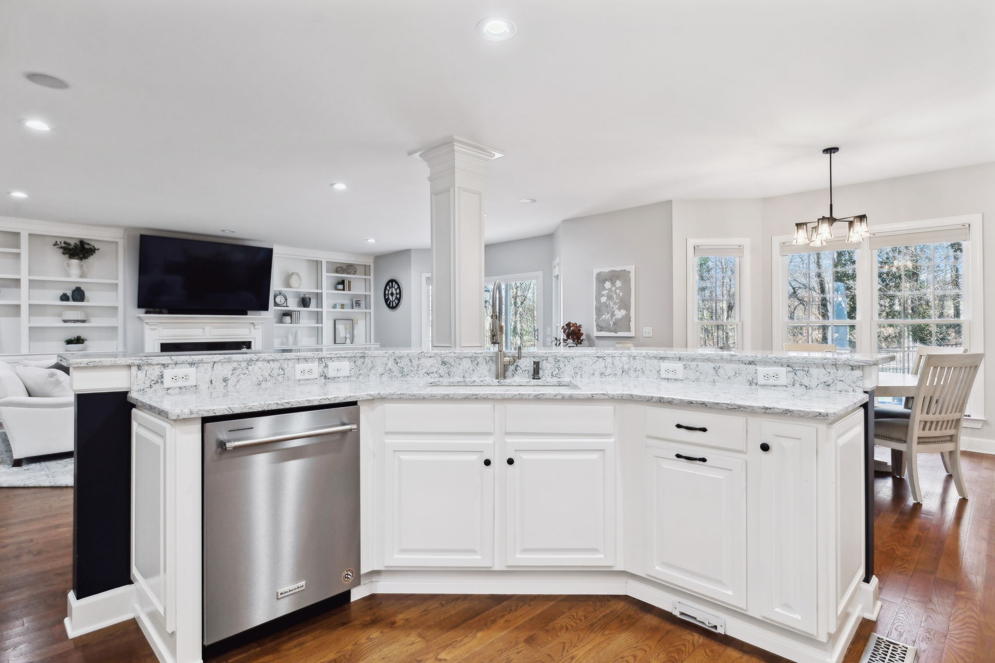 1169 Meadow Bridge Ln