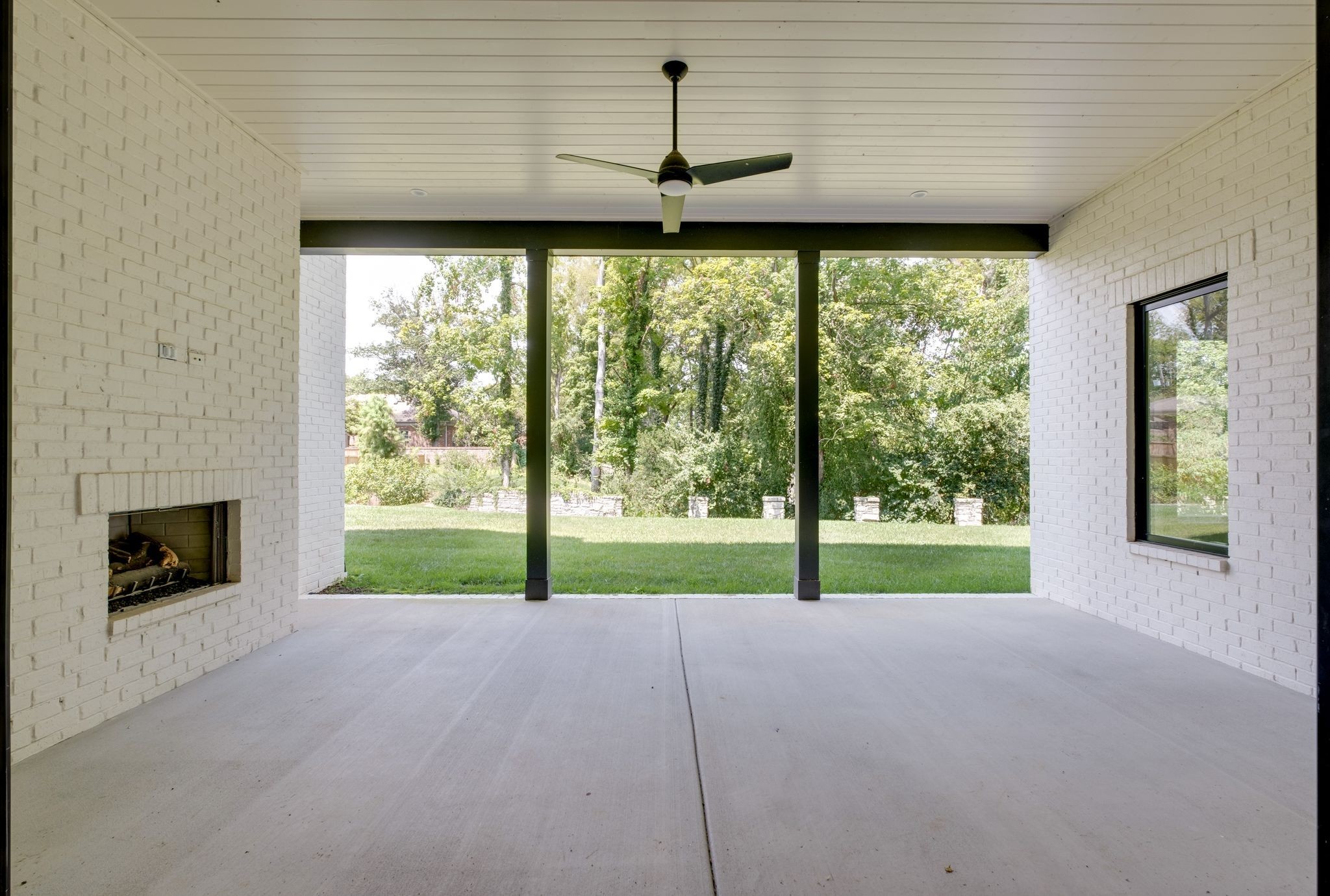 3700 Woodlawn Dr