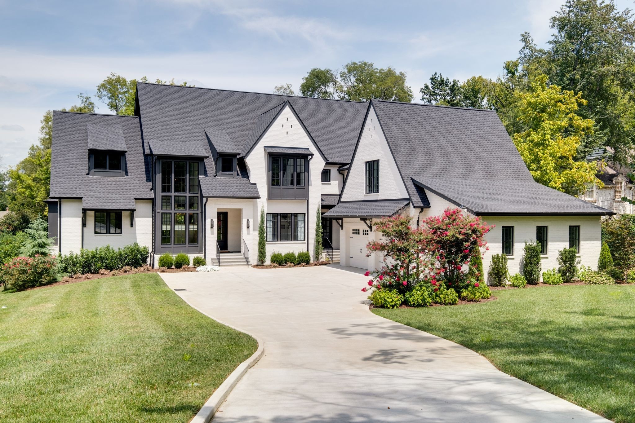 3700 Woodlawn Dr