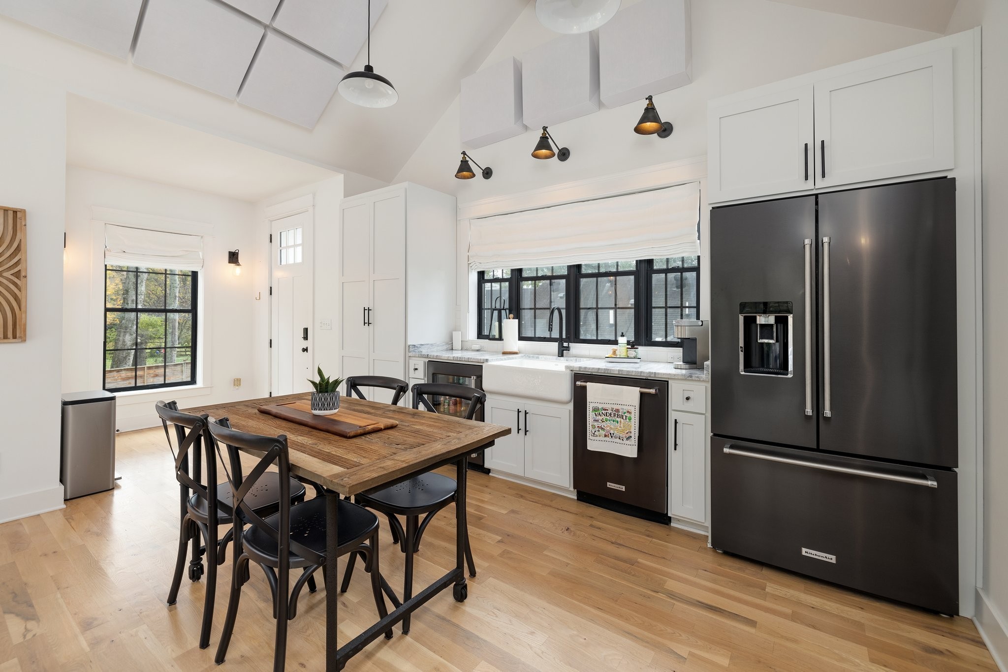1112 Brookmeade Dr