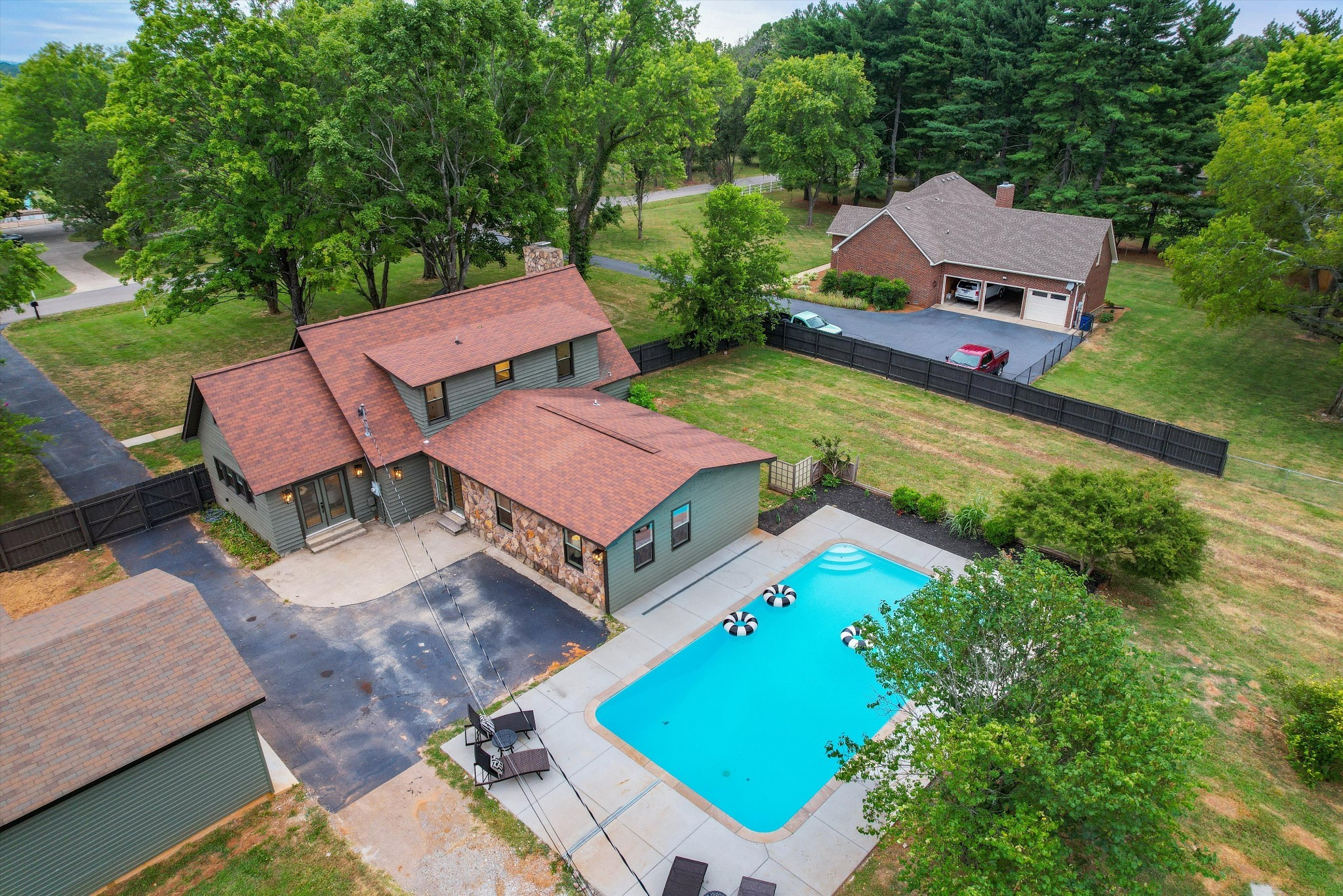 2025 Crossfield Dr