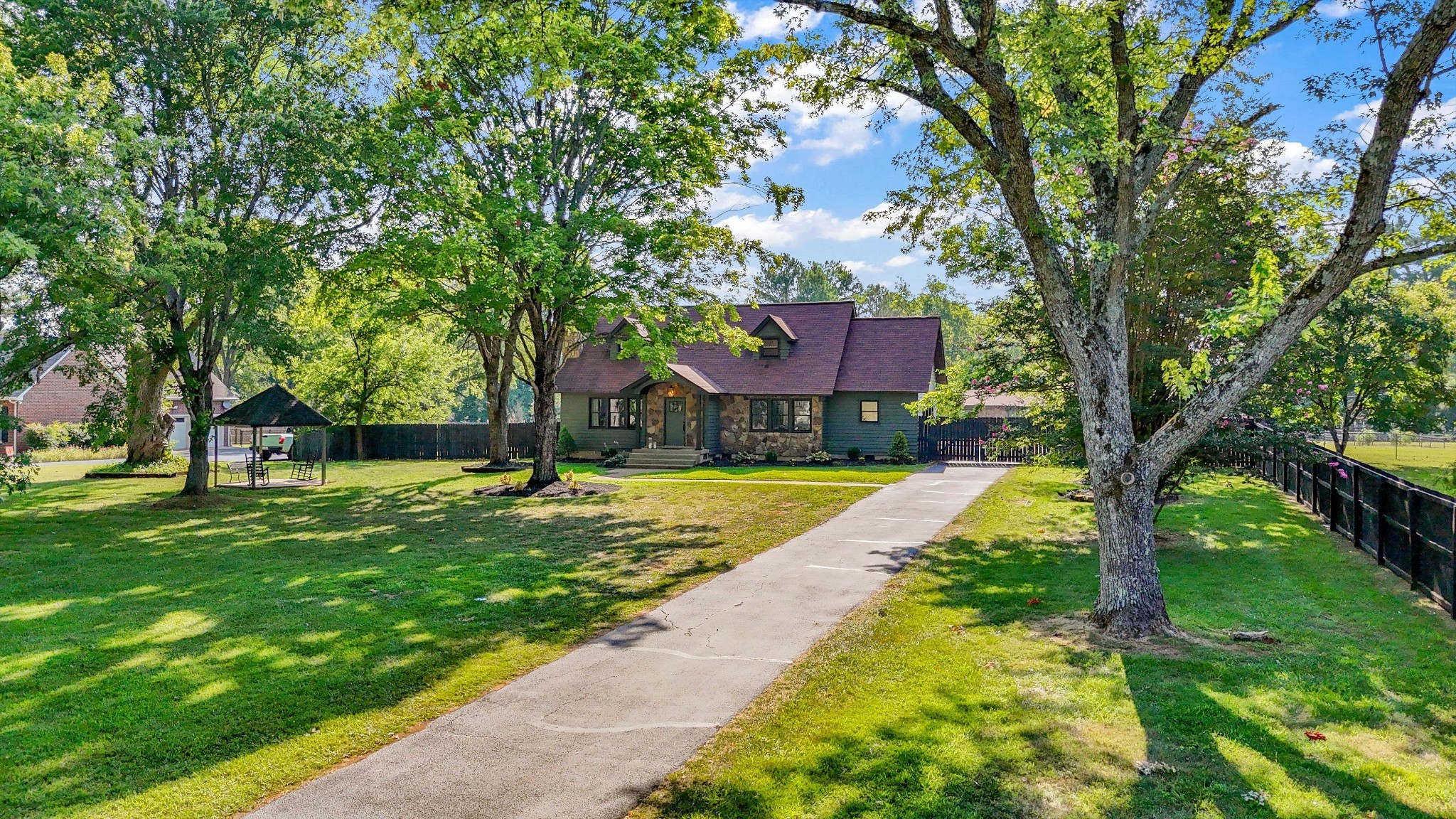 2025 Crossfield Dr