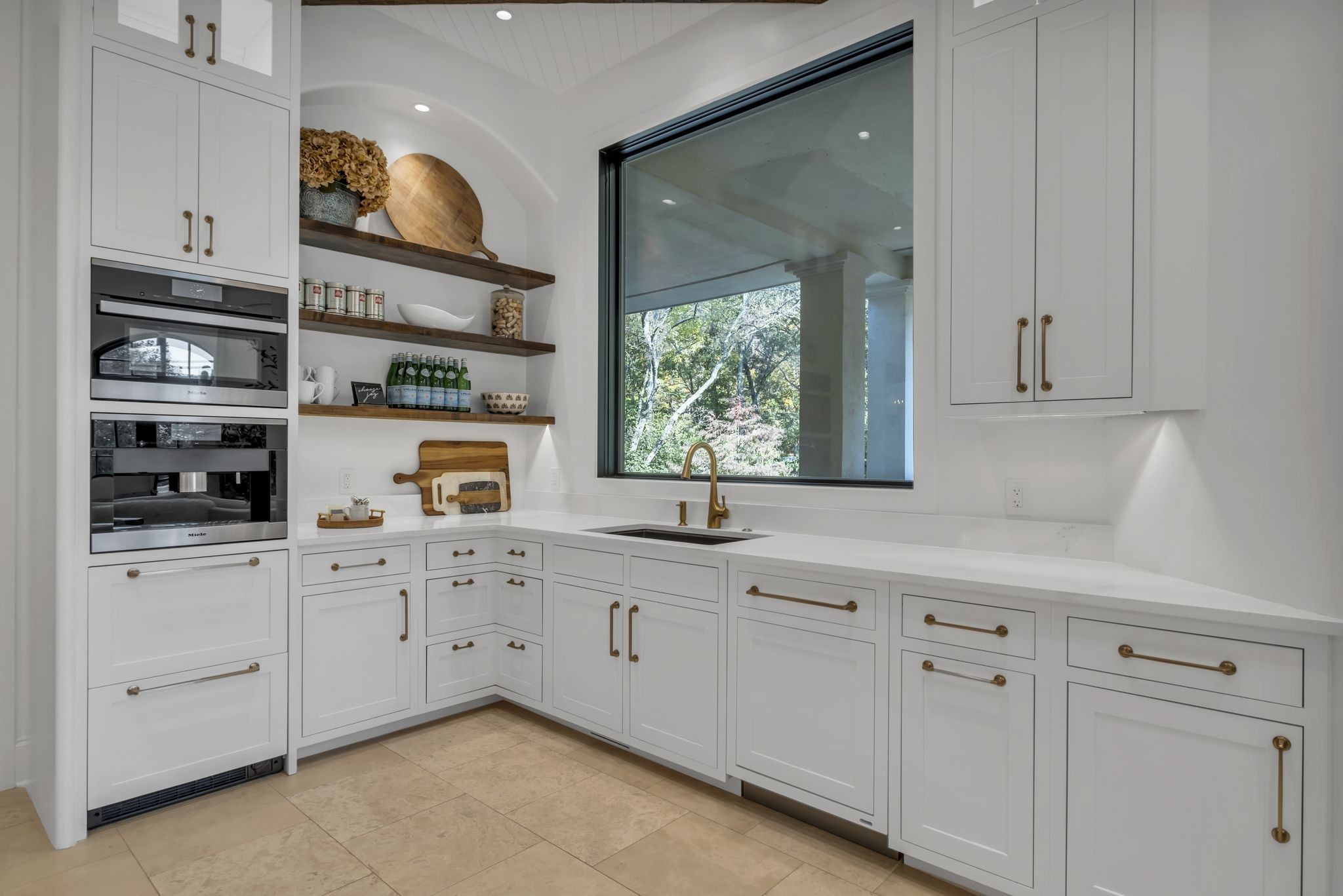 336 White Swans Crossing