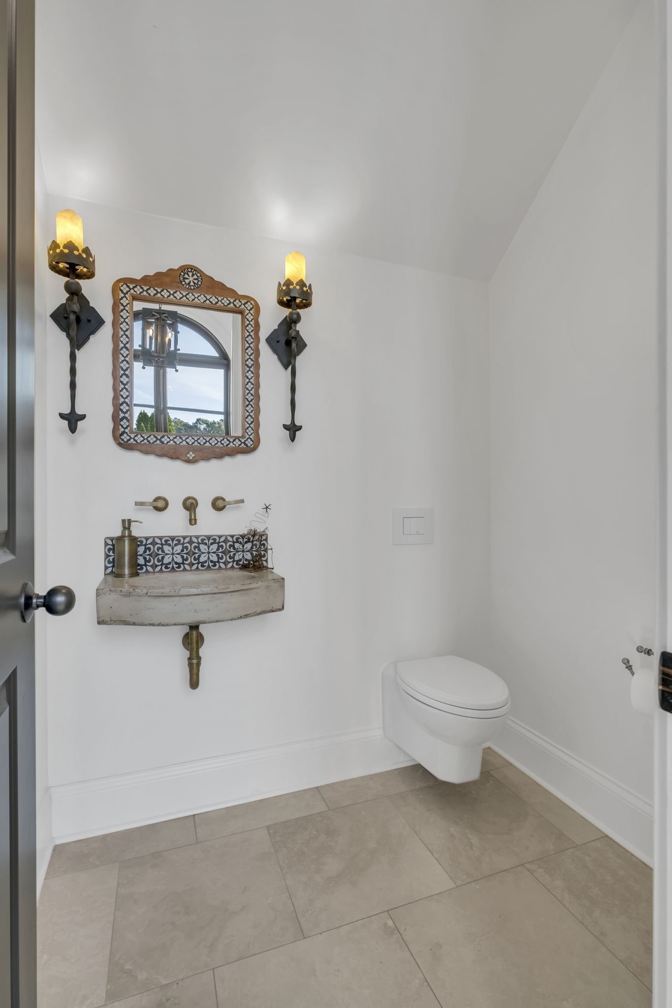 336 White Swans Crossing