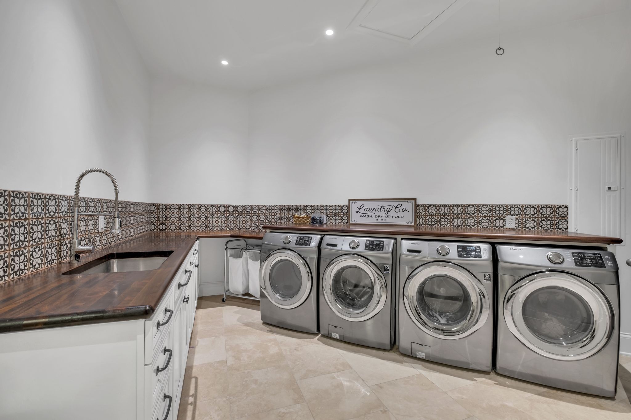 336 White Swans Crossing