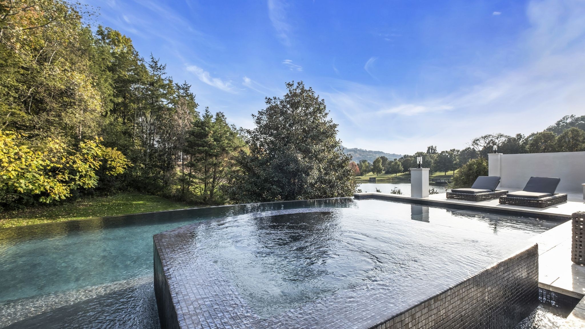 336 White Swans Crossing