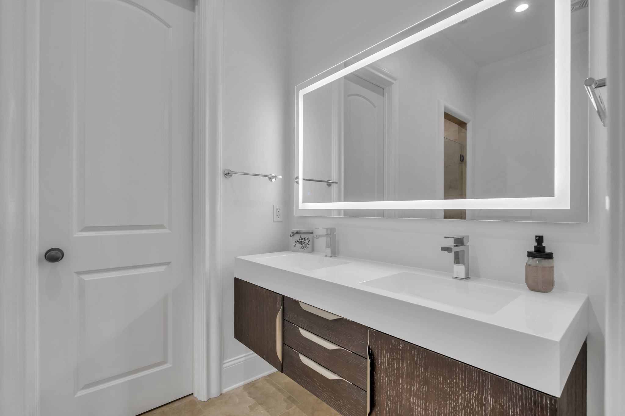 336 White Swans Crossing