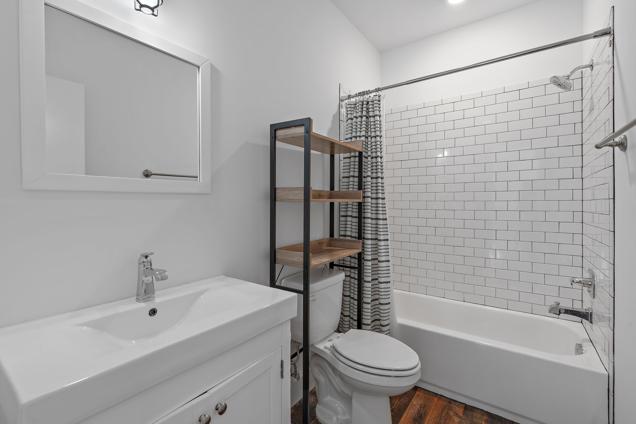 1225 4th Ave, S Unit: 204