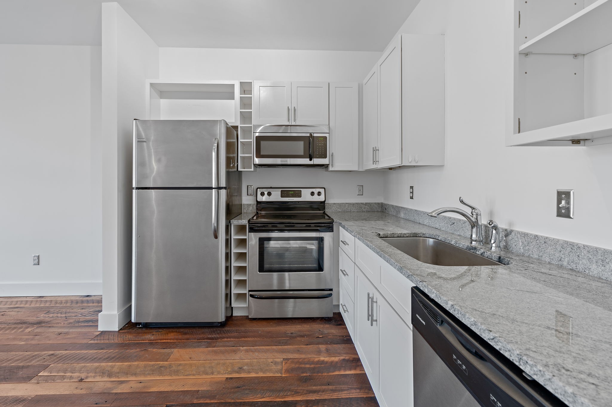 1225 4th Ave, S Unit: 204
