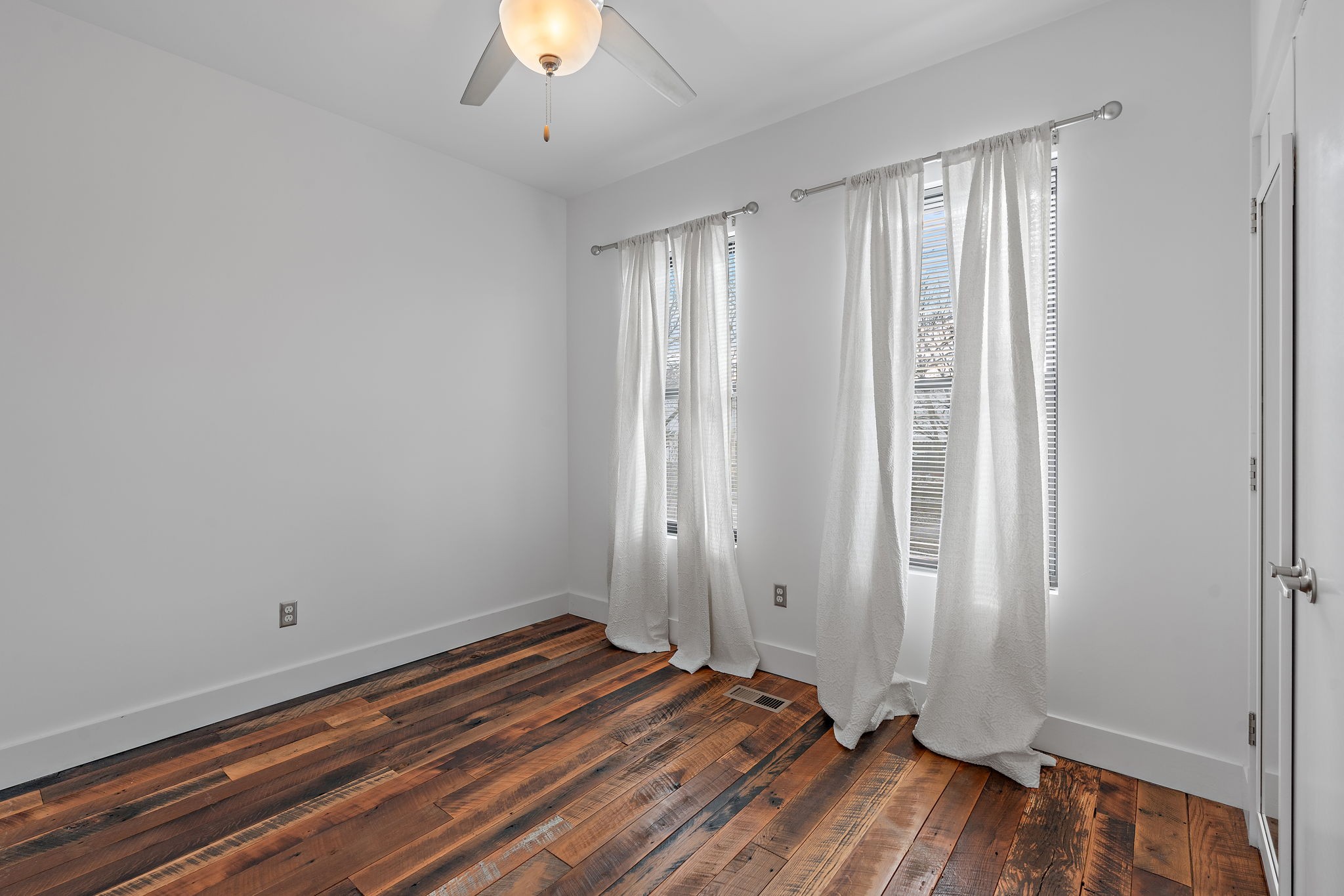1225 4th Ave, S Unit: 204