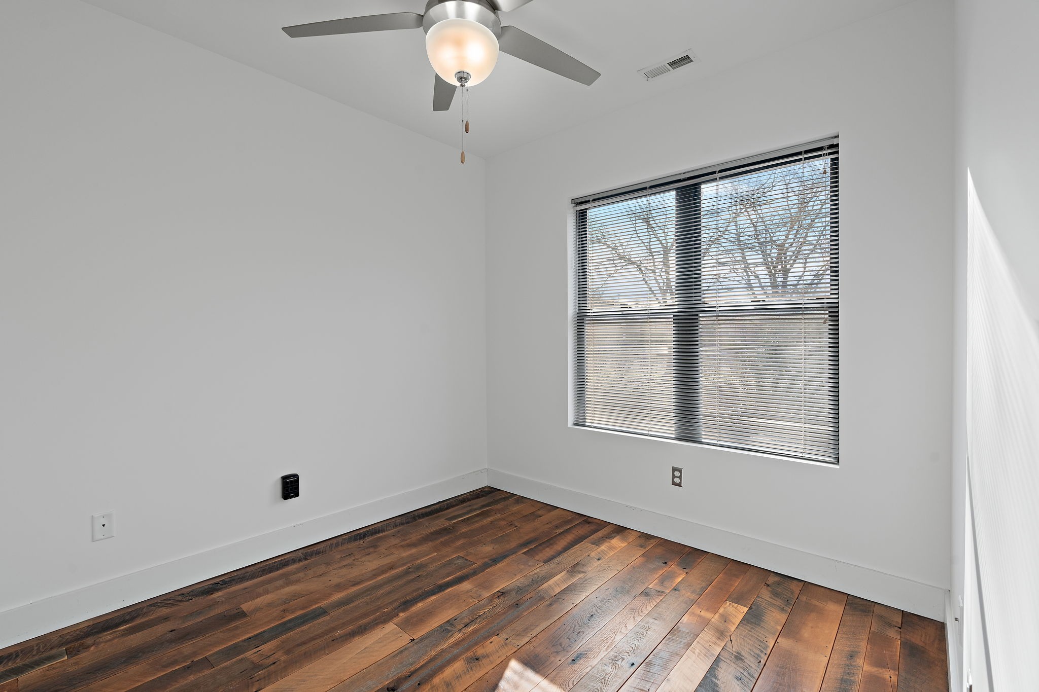 1225 4th Ave, S Unit: 204