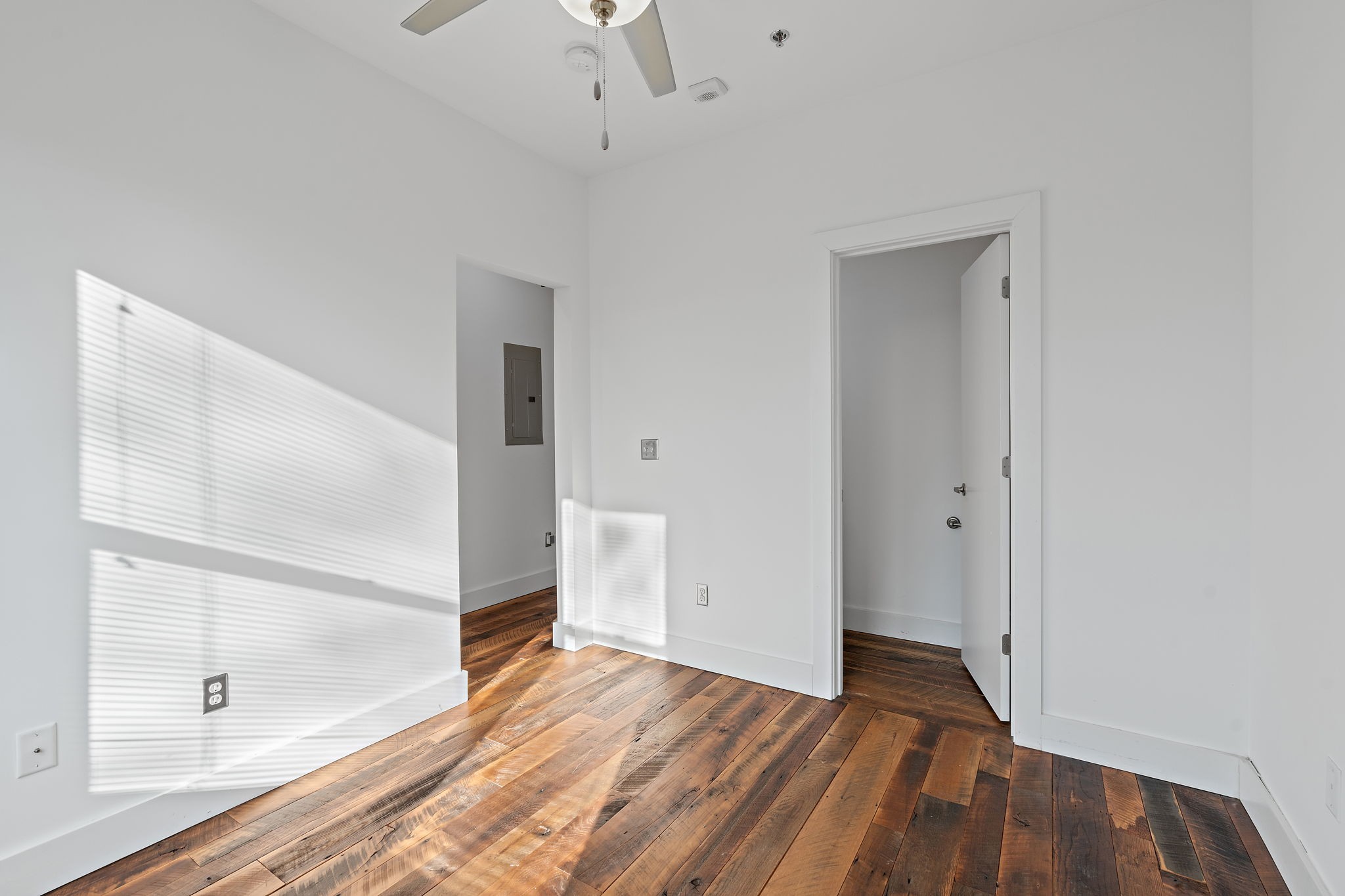 1225 4th Ave, S Unit: 204
