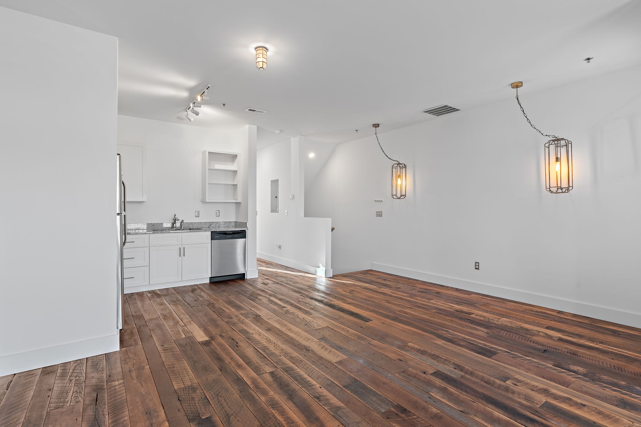 1225 4th Ave, S Unit: 204