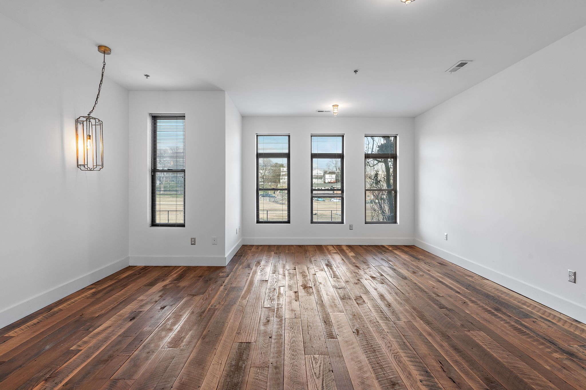1225 4th Ave, S Unit: 204