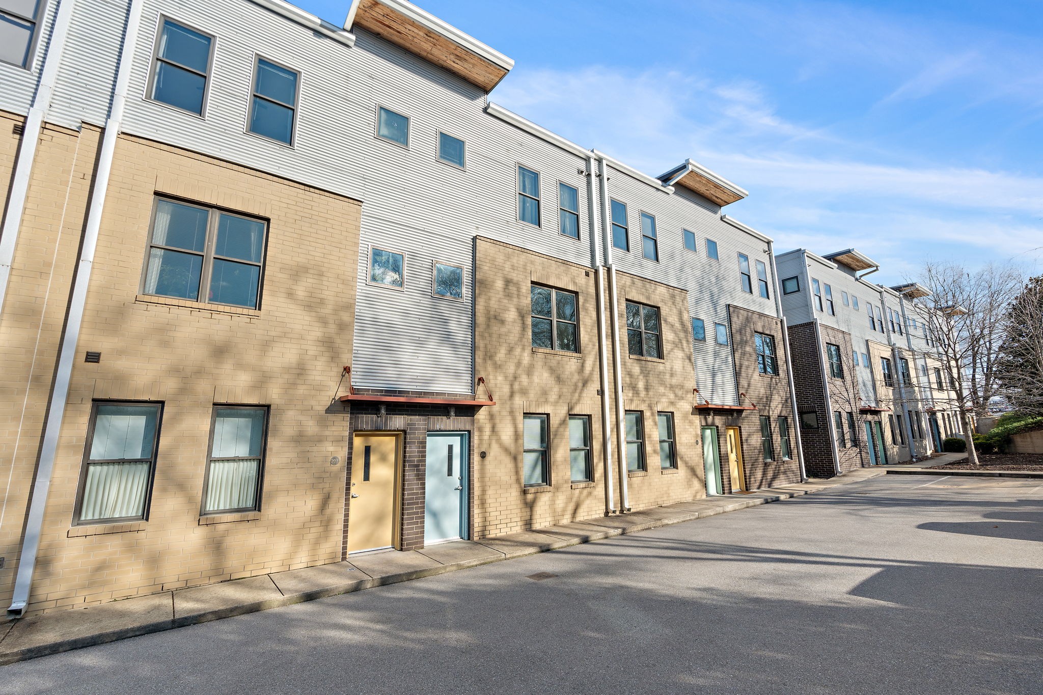 1225 4th Ave, S Unit: 204