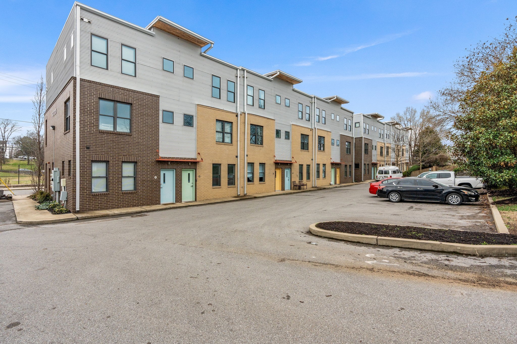 1225 4th Ave, S Unit: 204