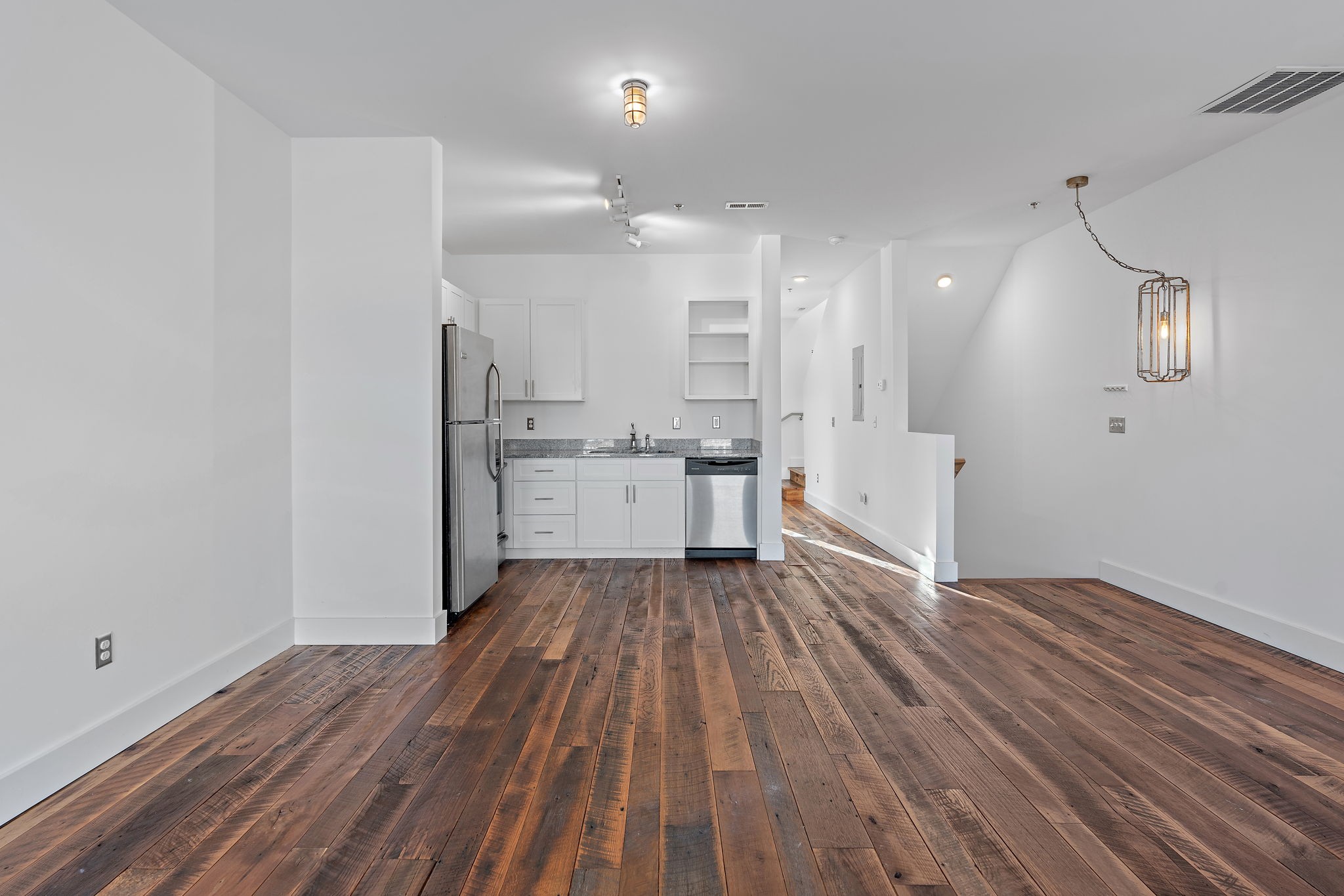 1225 4th Ave, S Unit: 204