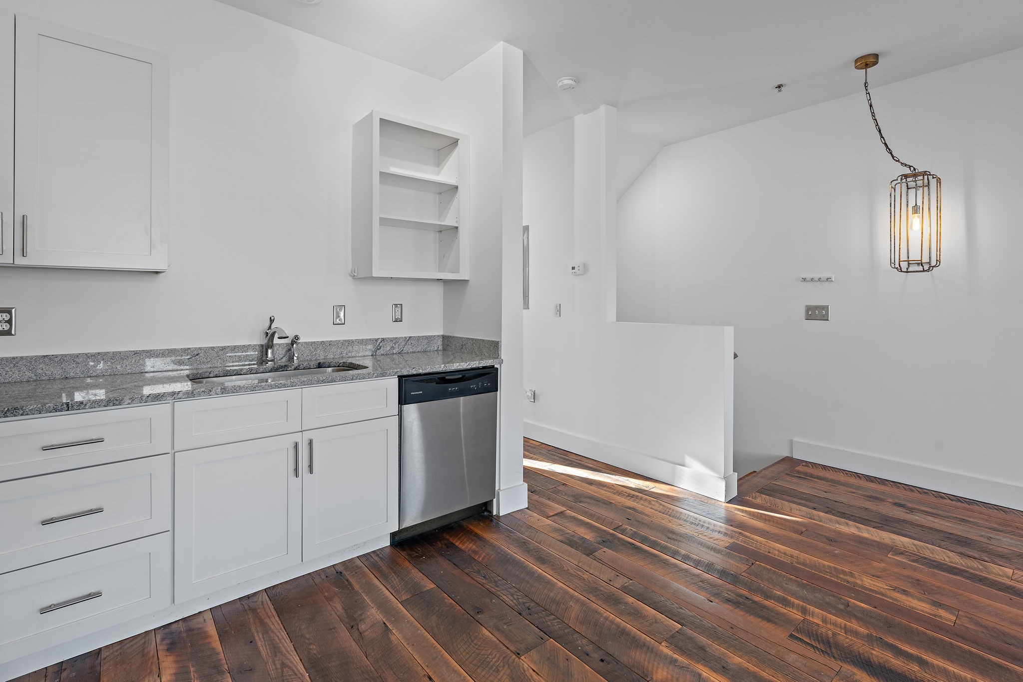 1225 4th Ave, S Unit: 204