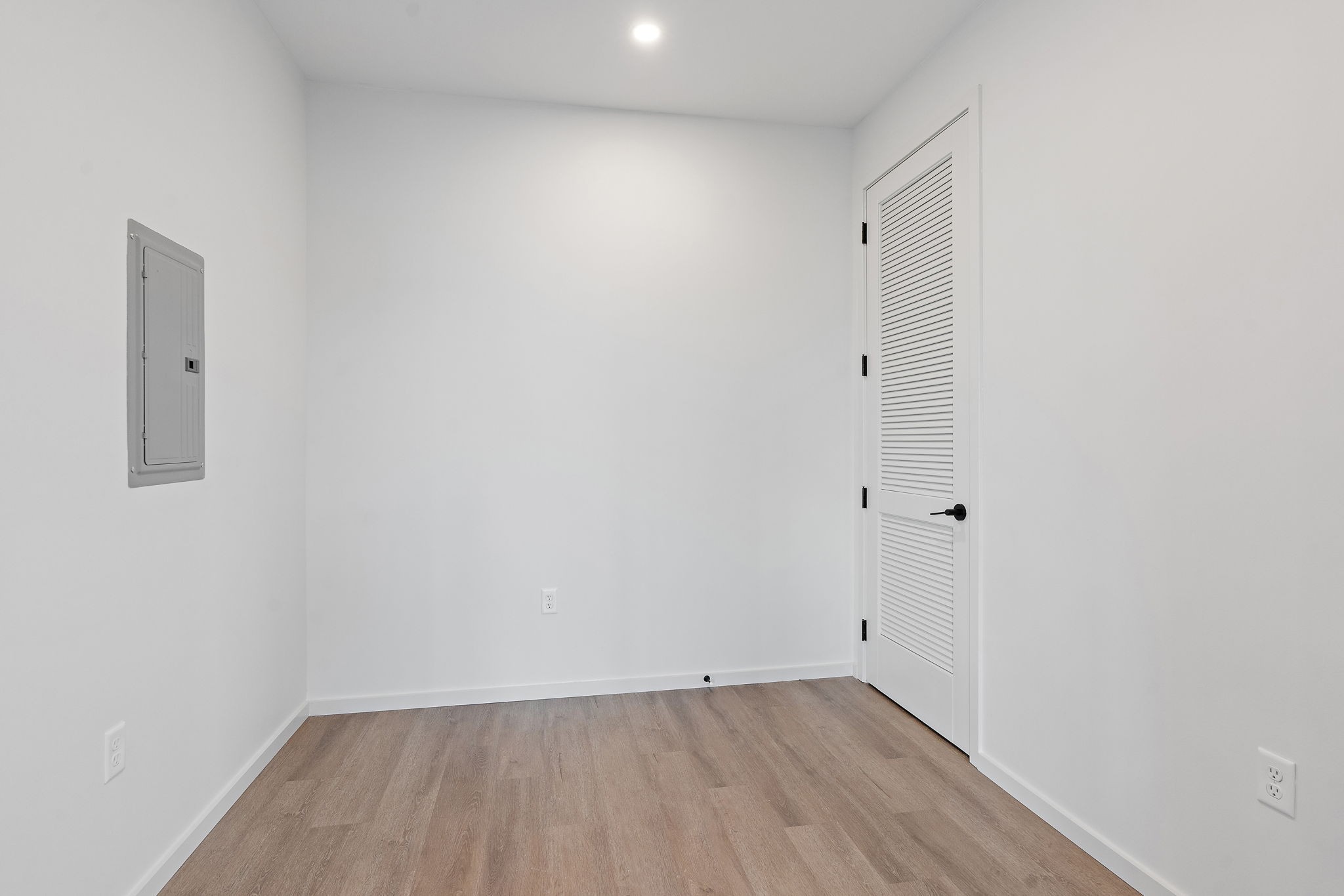500 Merritt Ave Unit: 302