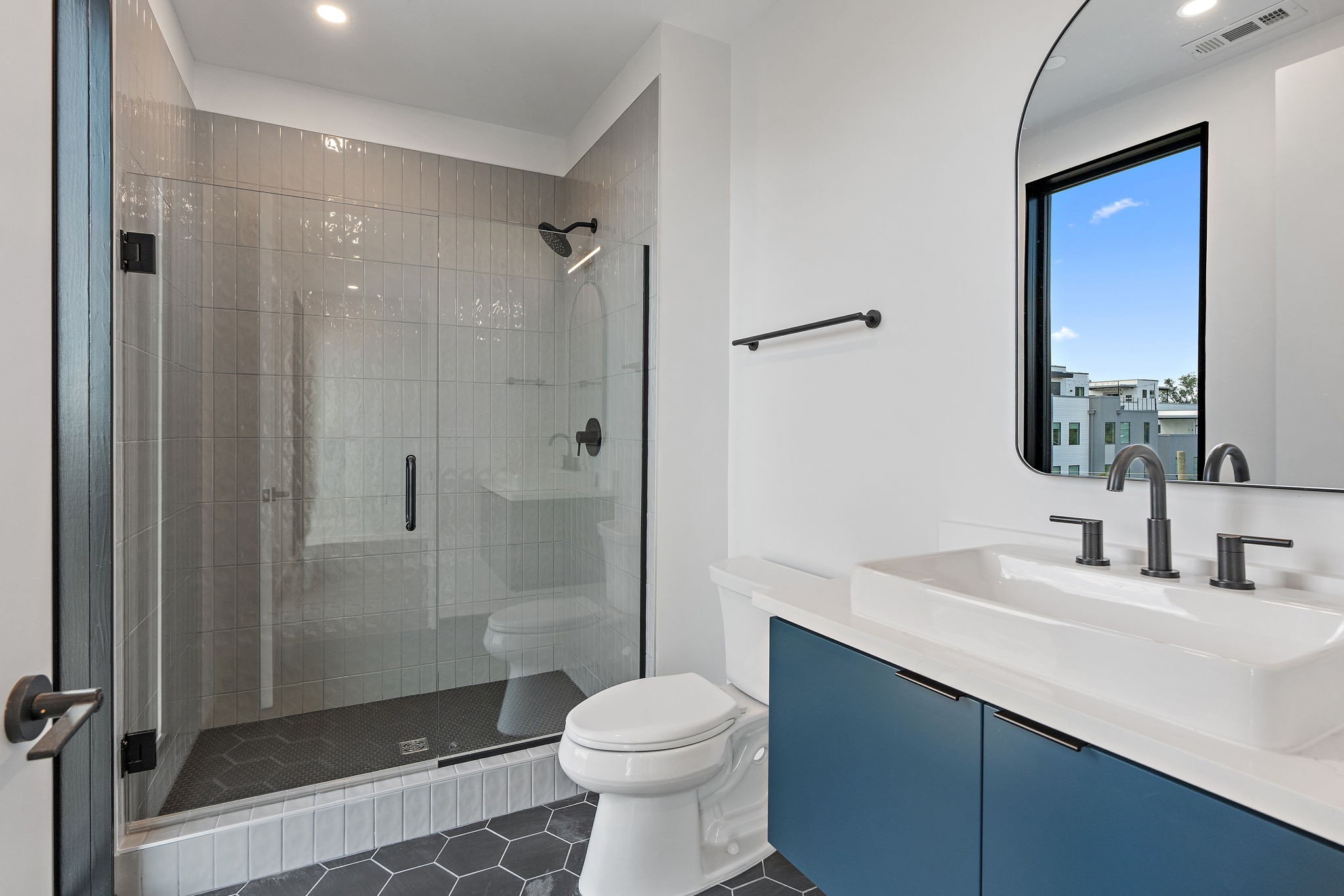500 Merritt Ave Unit: 302