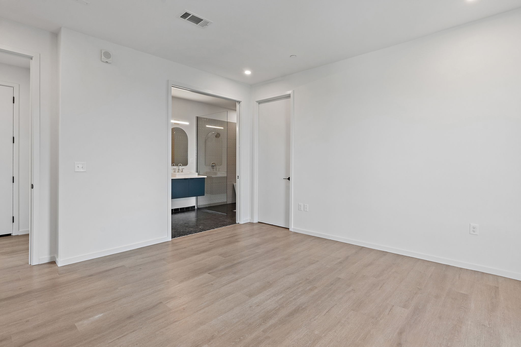 500 Merritt Ave Unit: 302