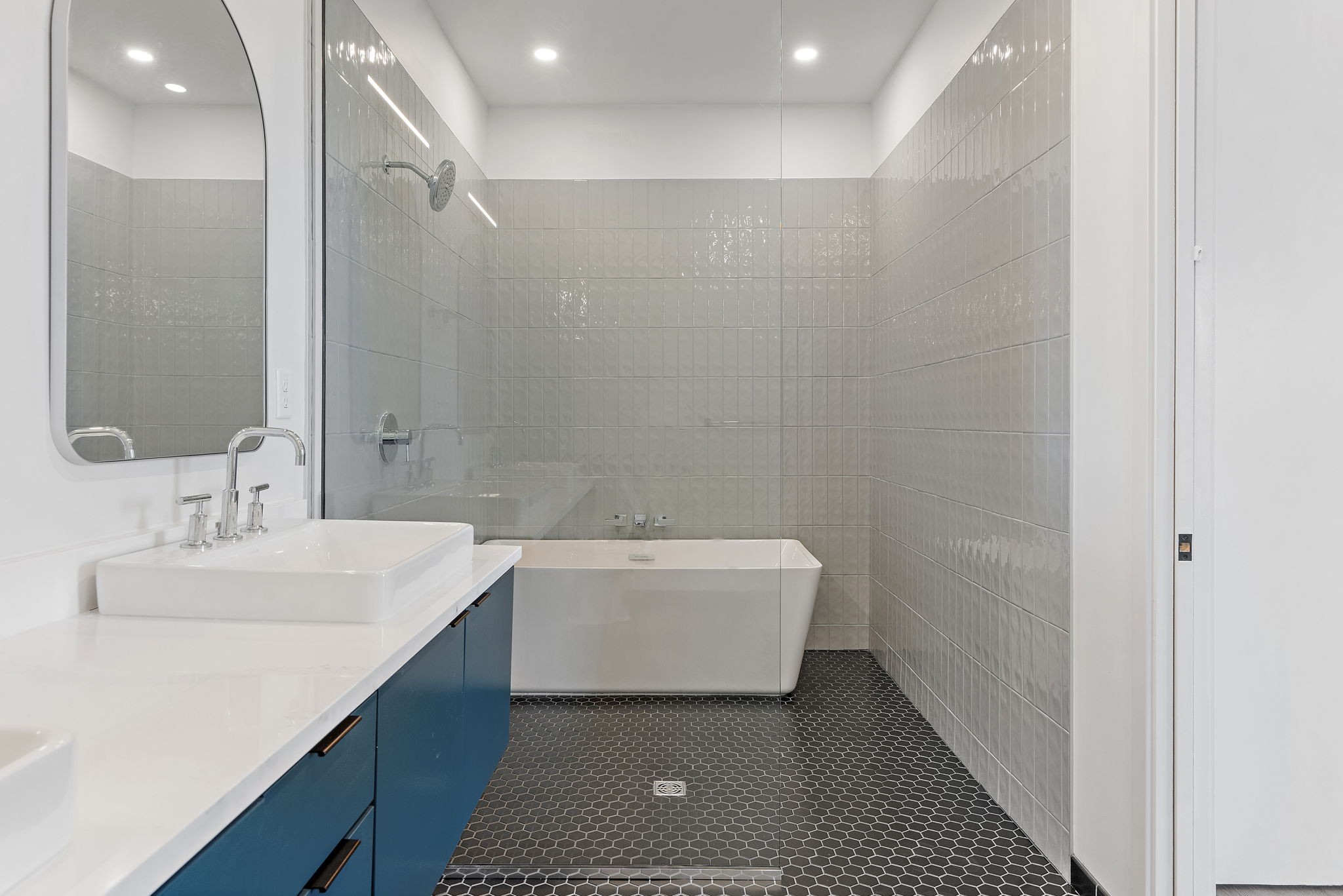 500 Merritt Ave Unit: 302
