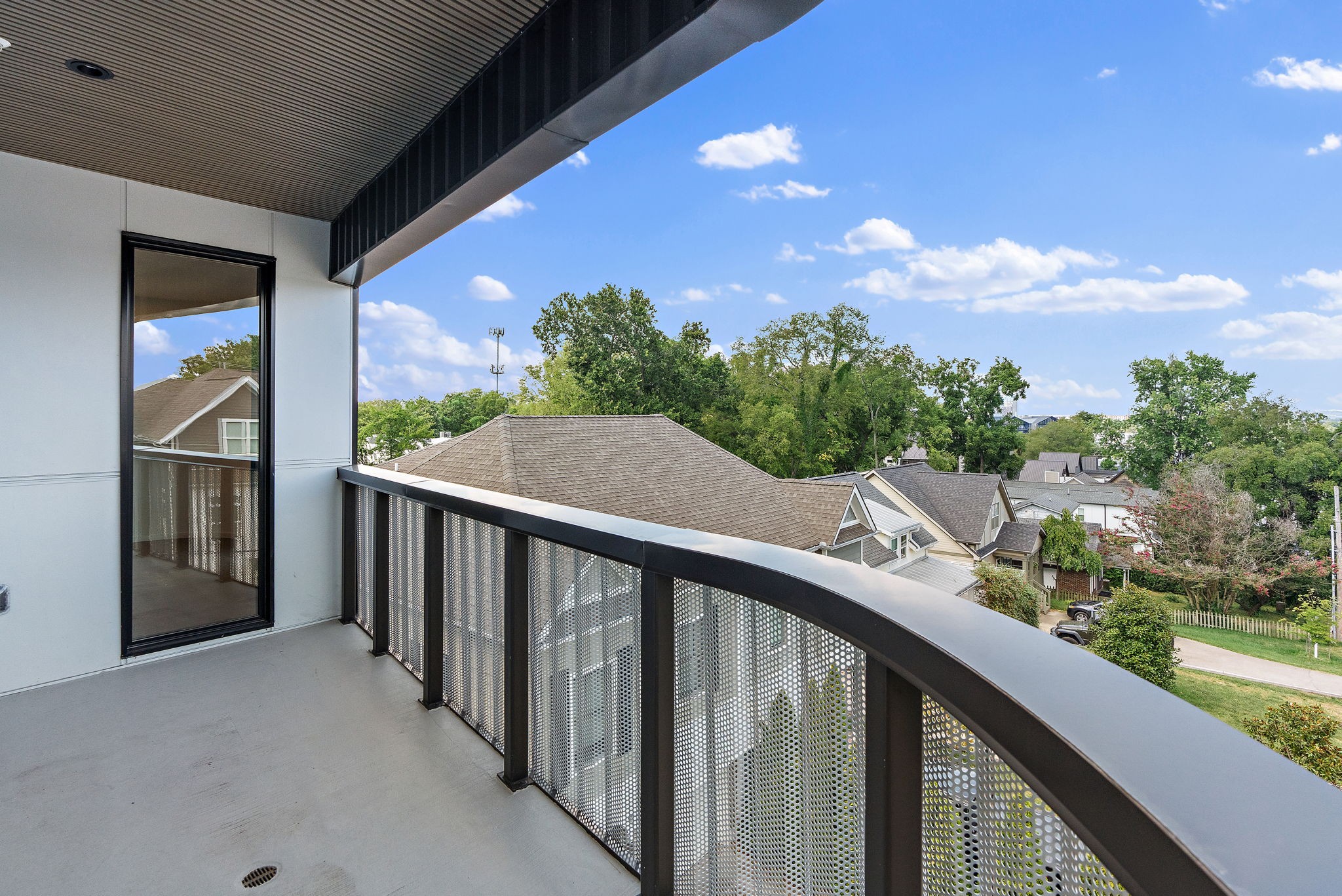 500 Merritt Ave Unit: 302
