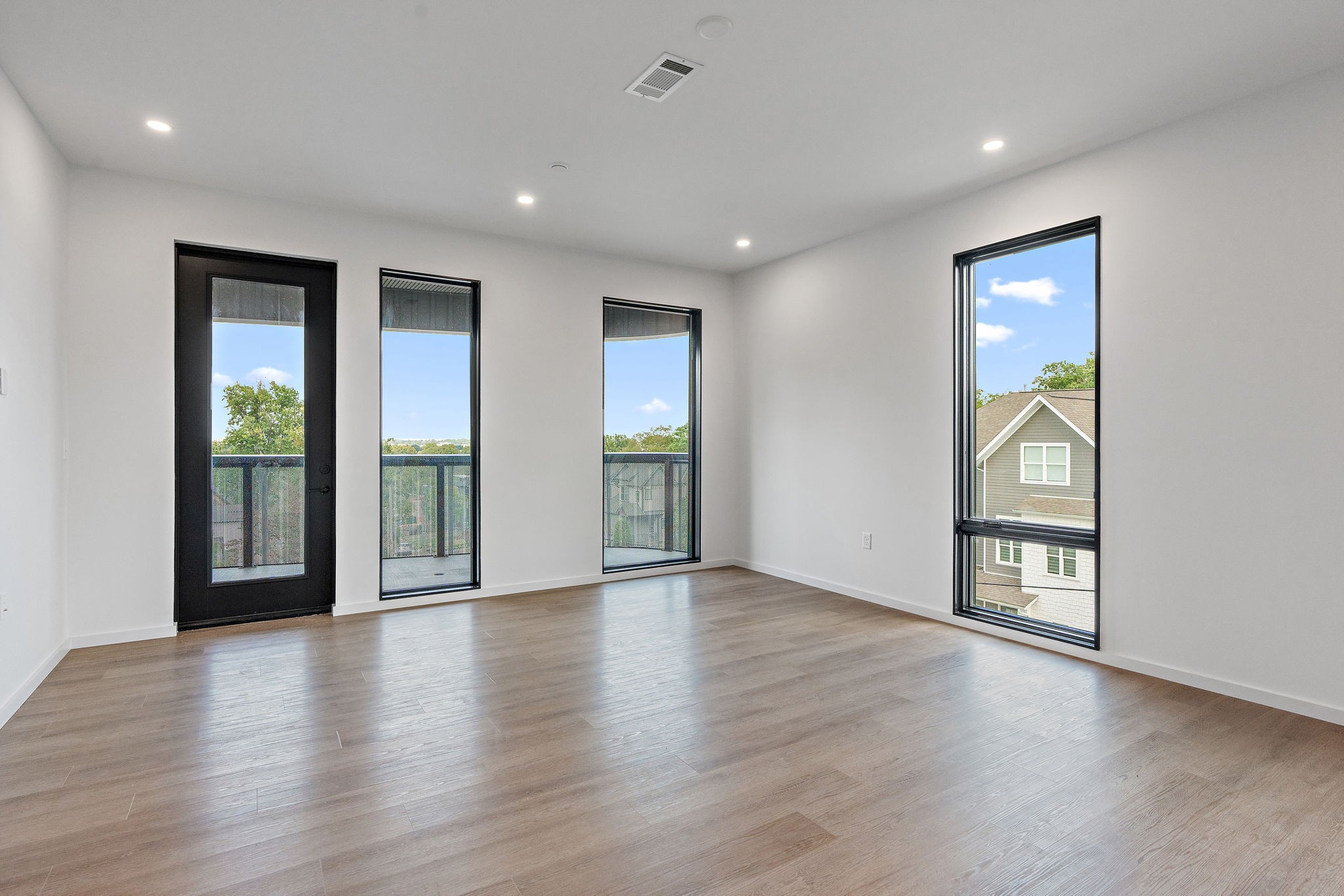 500 Merritt Ave Unit: 302