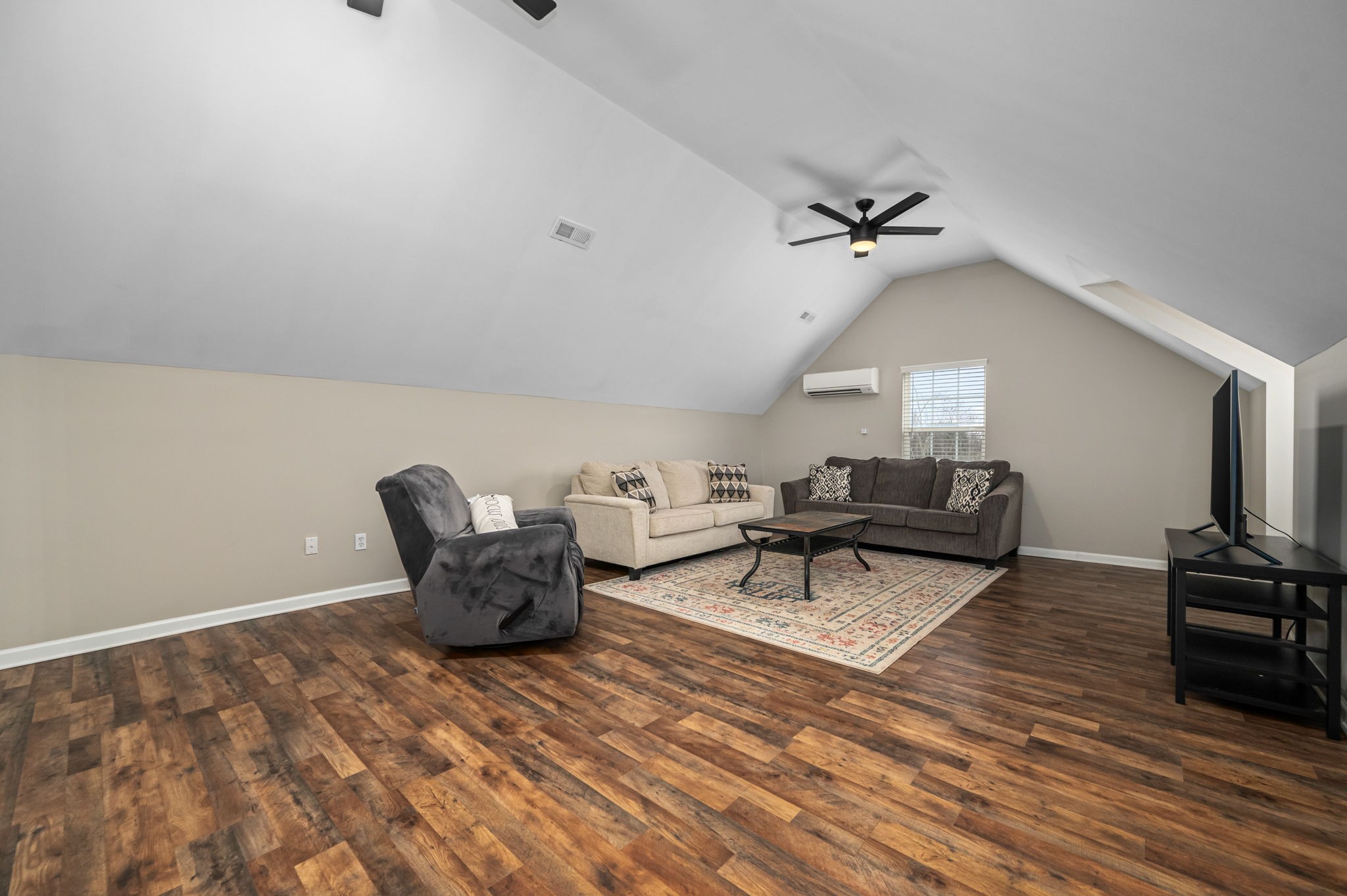 207 Needham Blvd