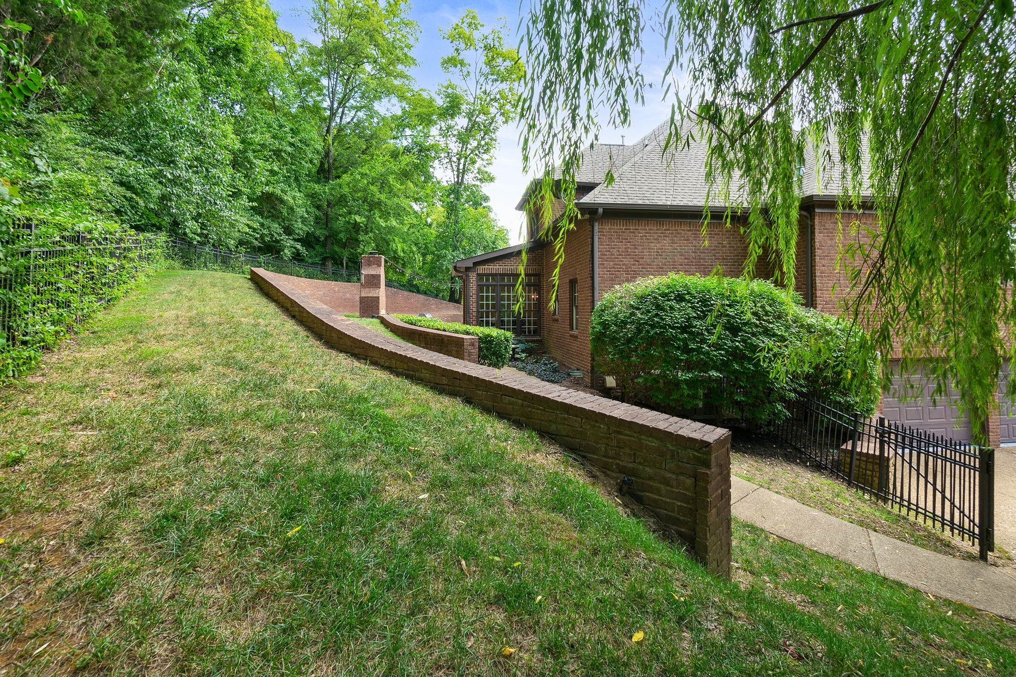 304 Hamlets End Way