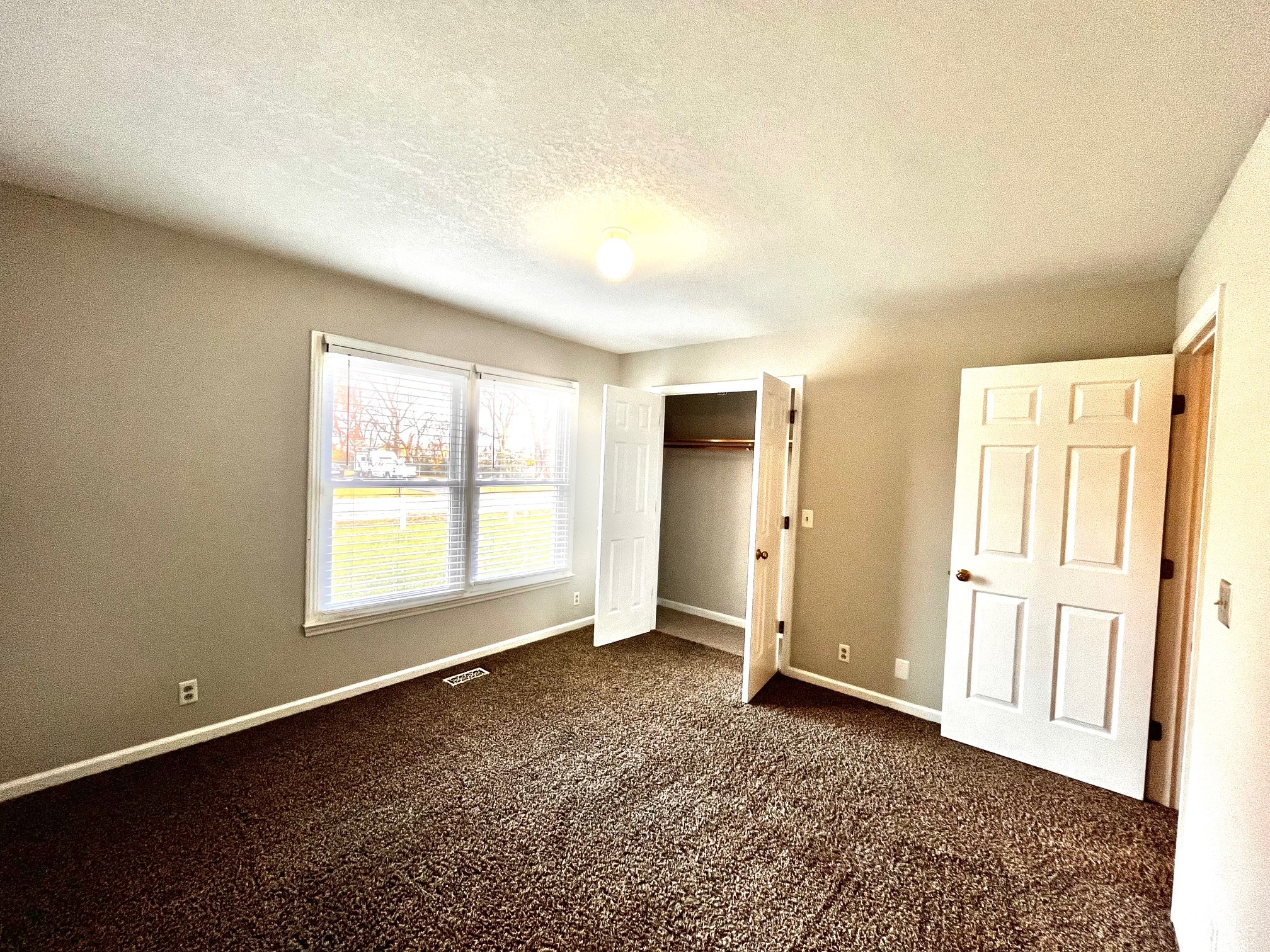 3833 Country Park Ln