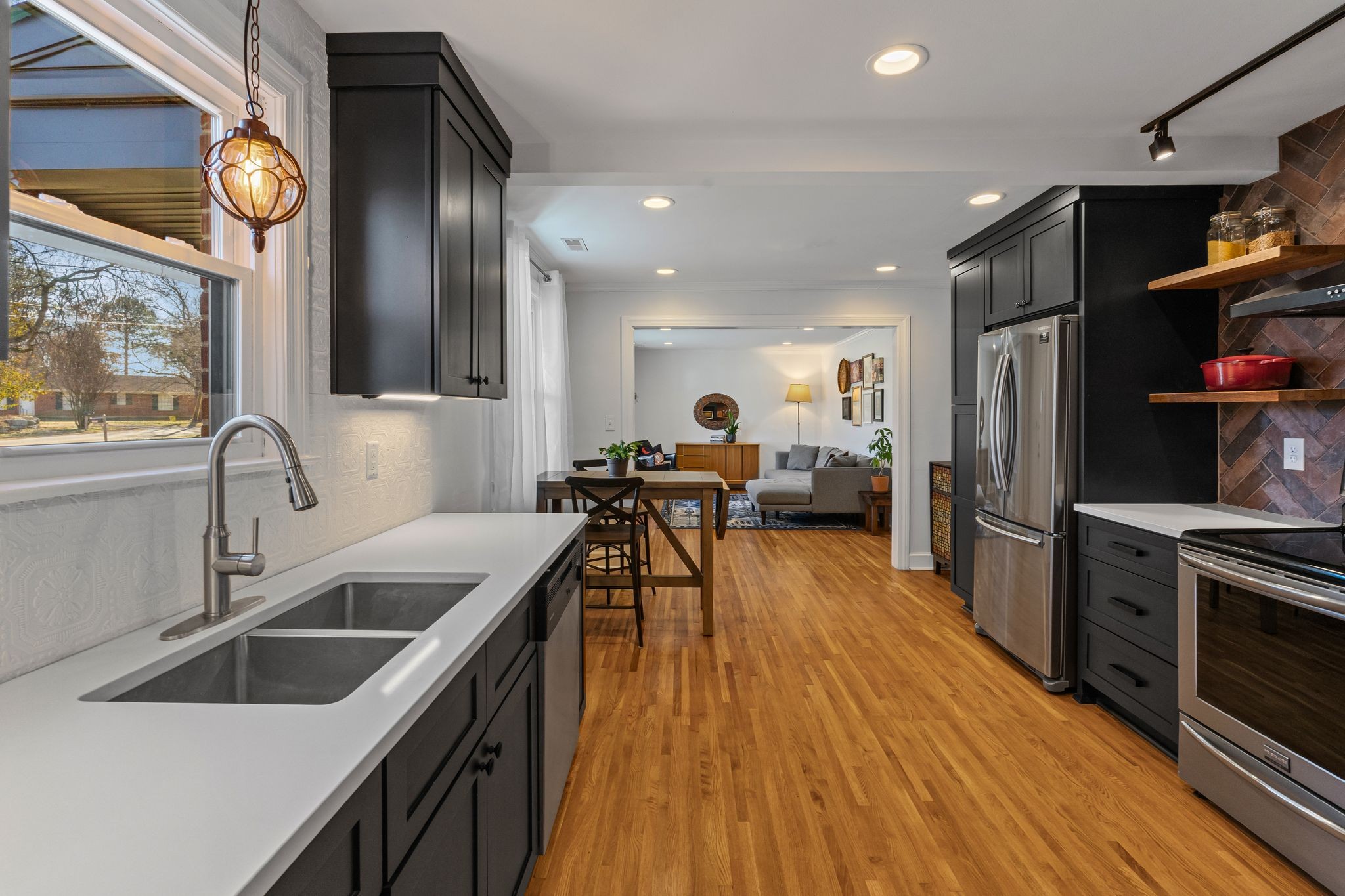 2015 Riverwood Dr