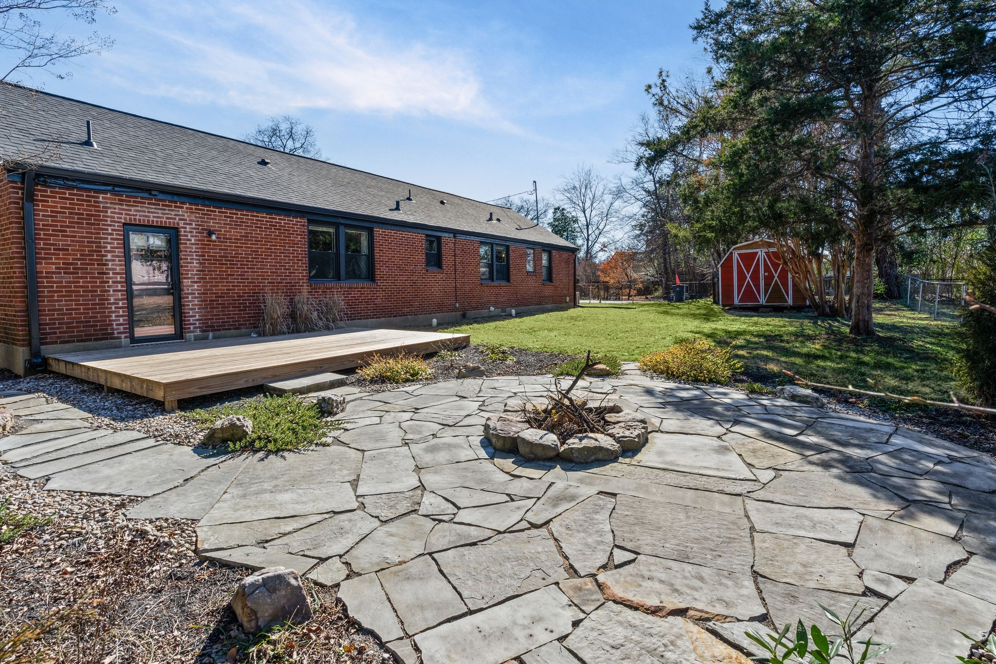 2015 Riverwood Dr