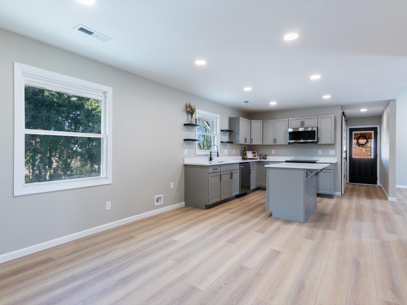 817 Fairlane Circle